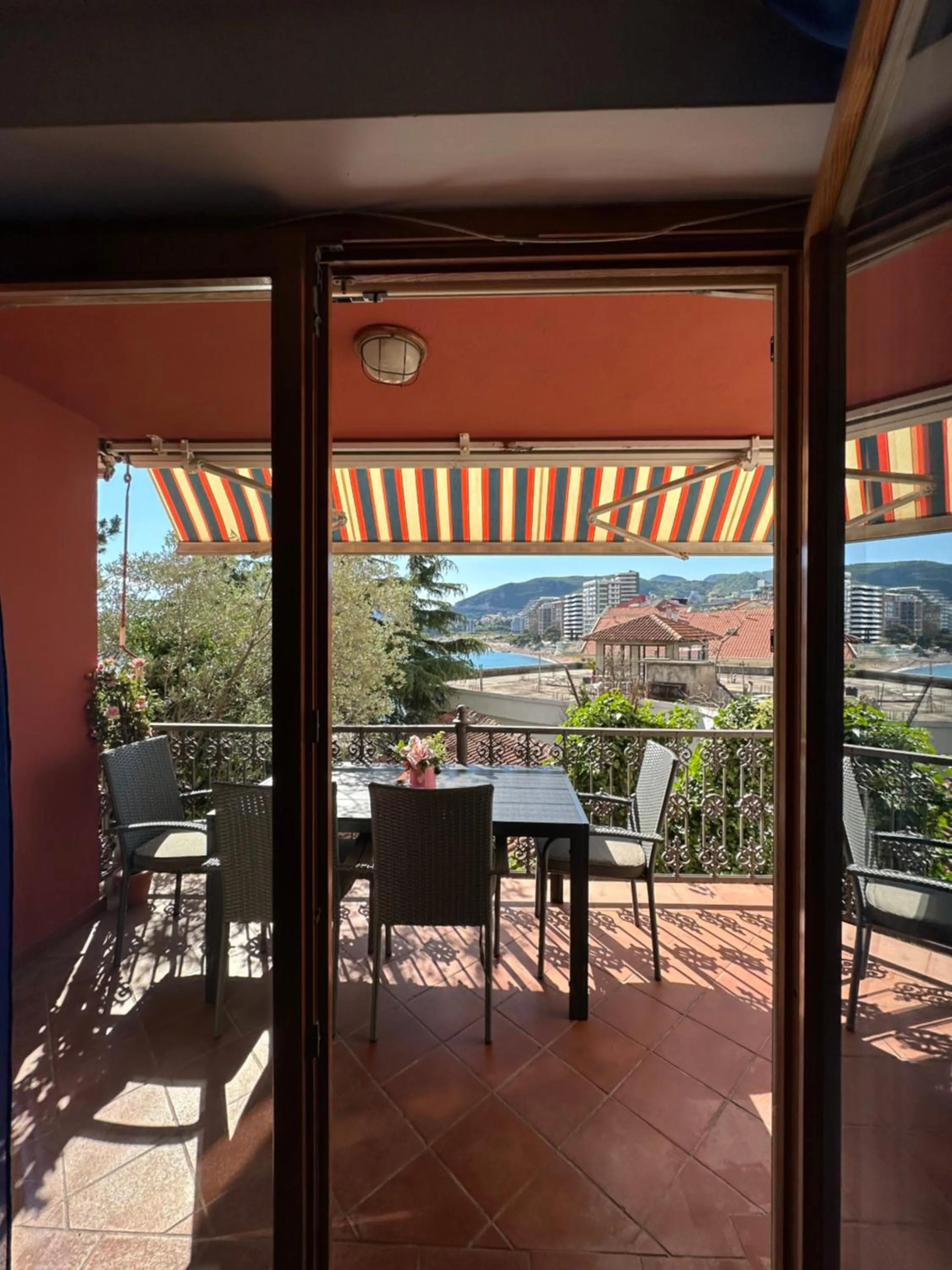 Three-Bedroom Apartment with Terrace and Sea View in Meridian Hotel