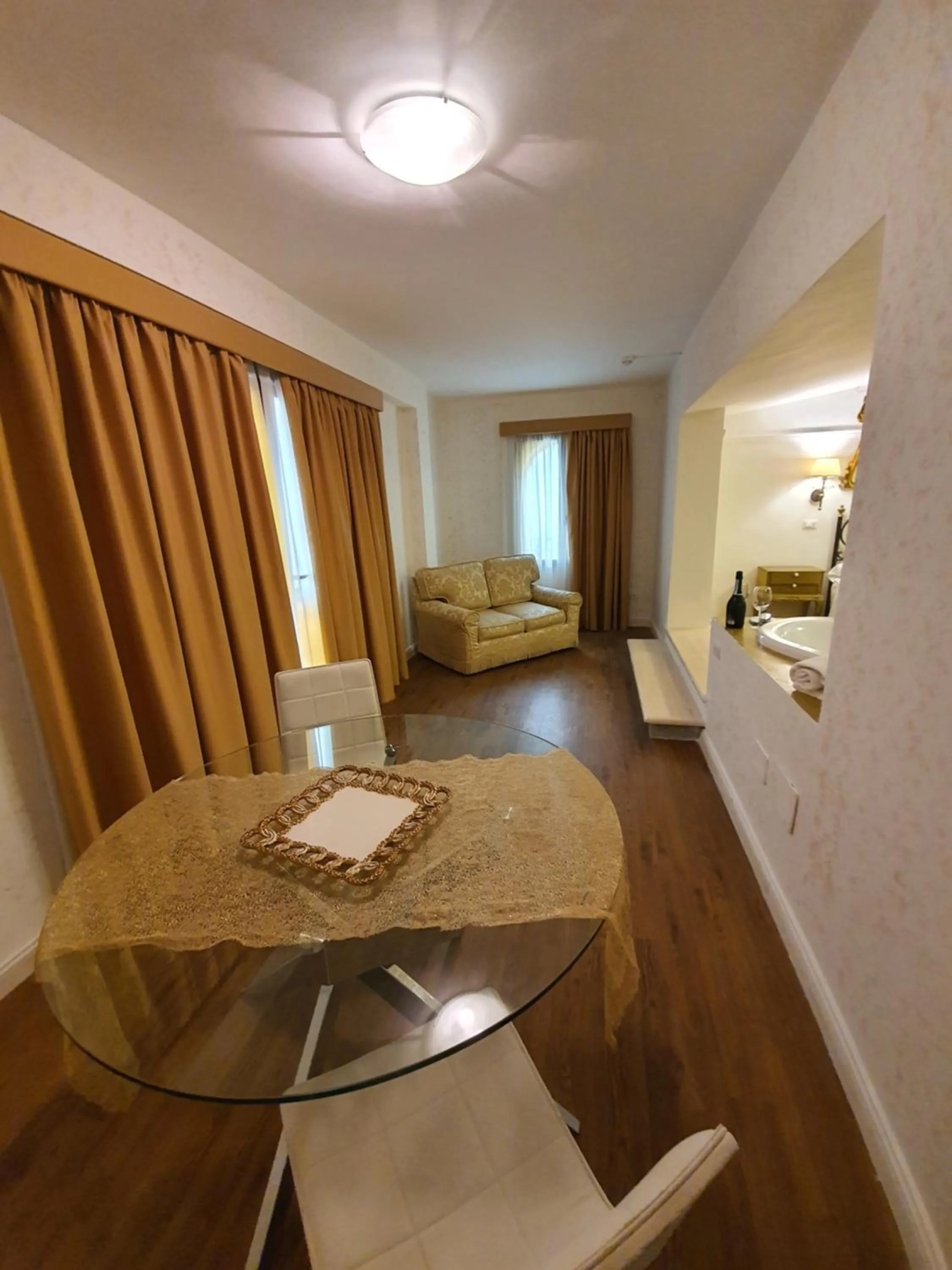 Living room, Bed in Hotel Al Castello