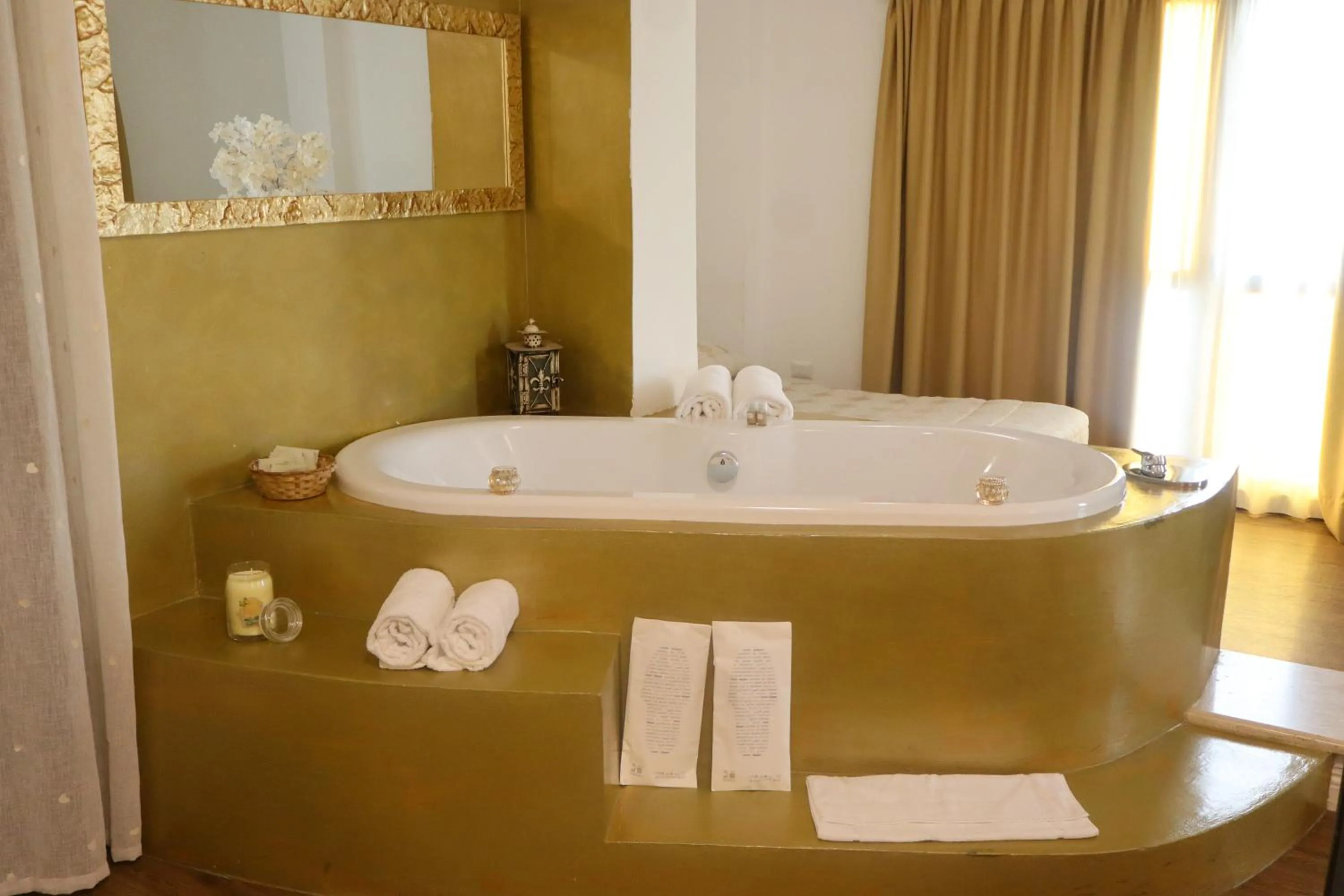 Hot Tub in Hotel Al Castello