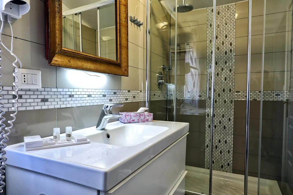 Shower in Hotel Al Castello