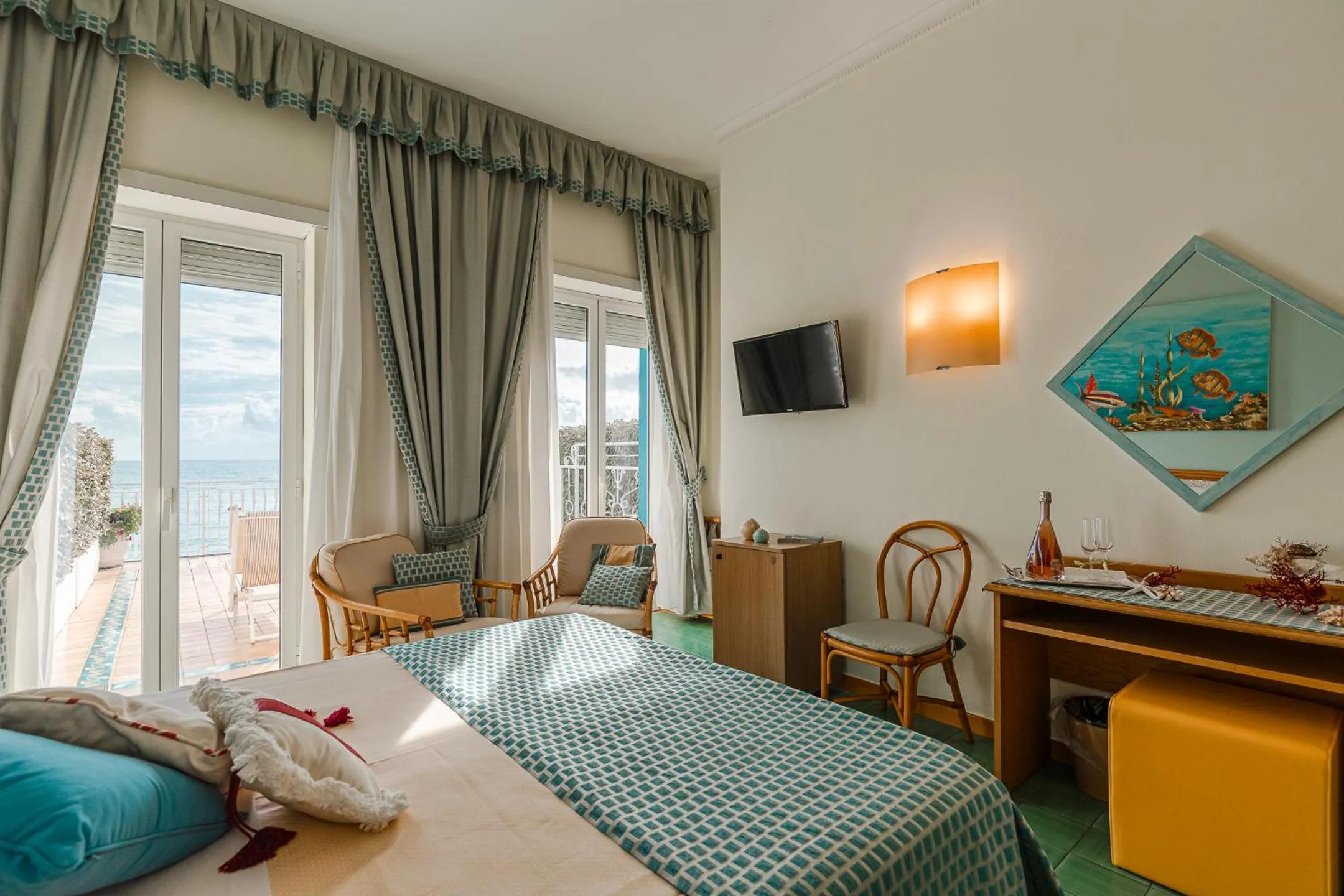 Bedroom, Bed in Grand Hotel Il Ninfeo