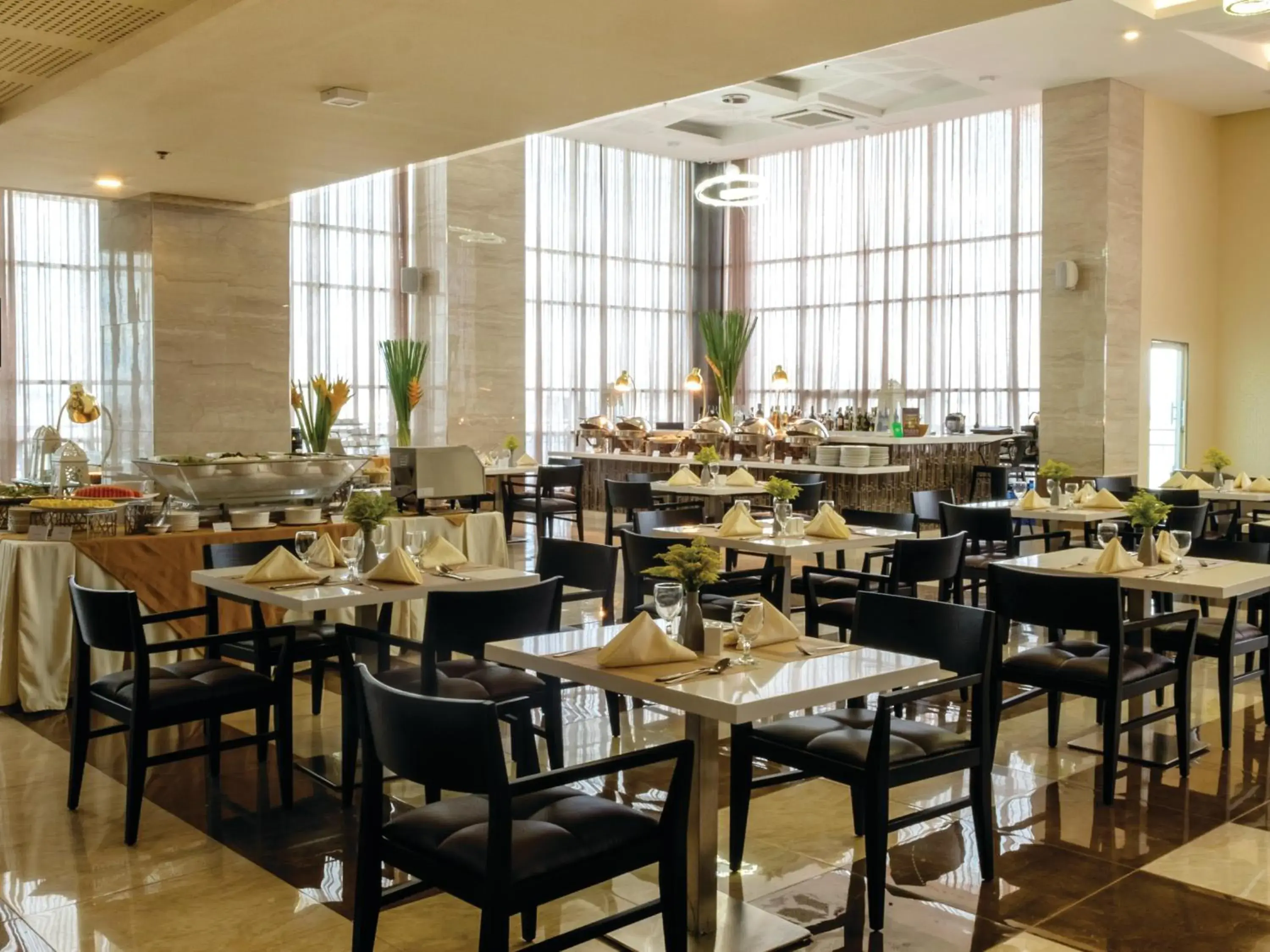 Restaurant/places to eat in One Central Hotel & Suites Restaurant/places to eat in One Central Hotel & Suites