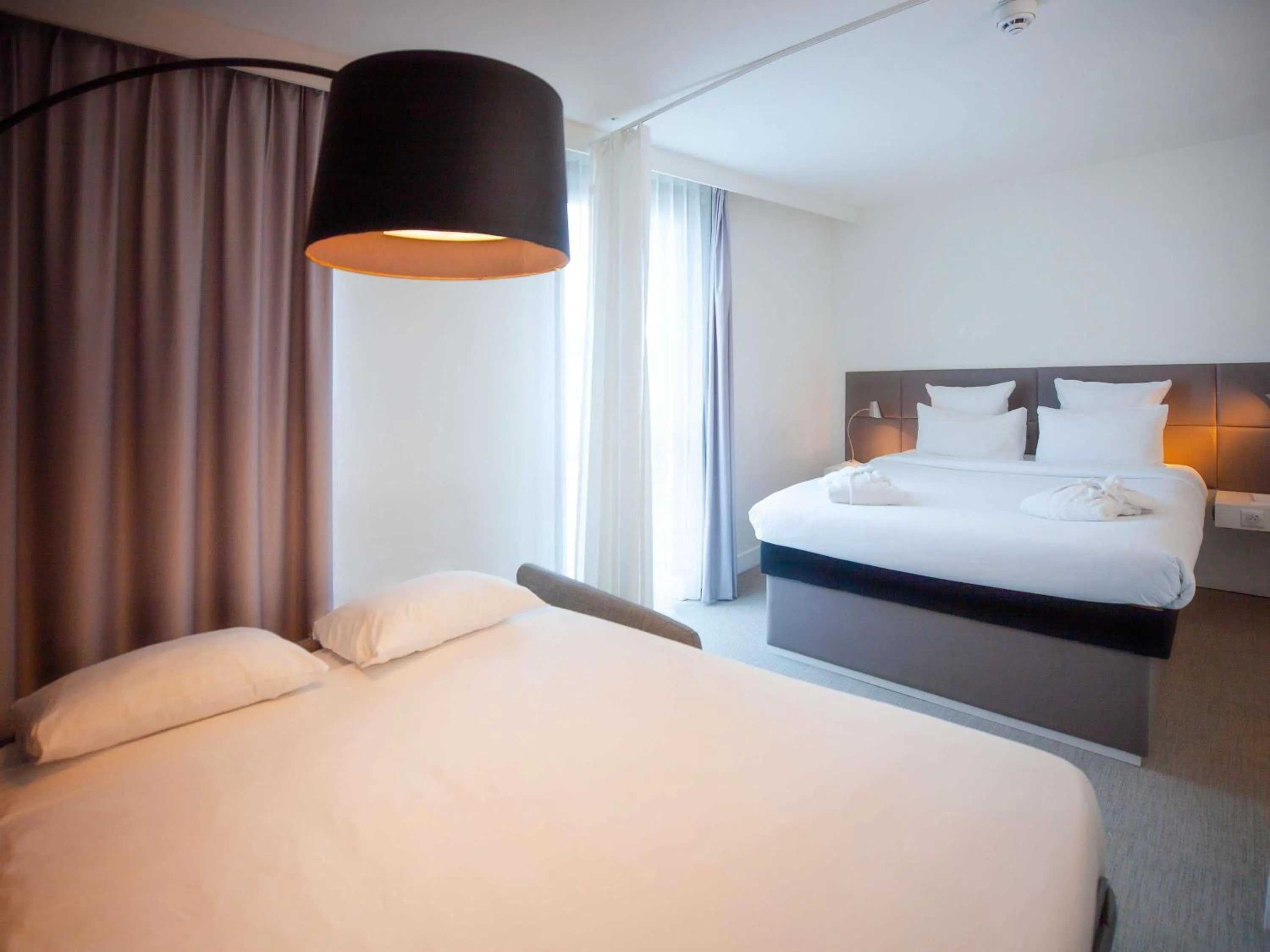 Bedroom, Bed in Novotel Suites Paris Issy Les Moulineaux
