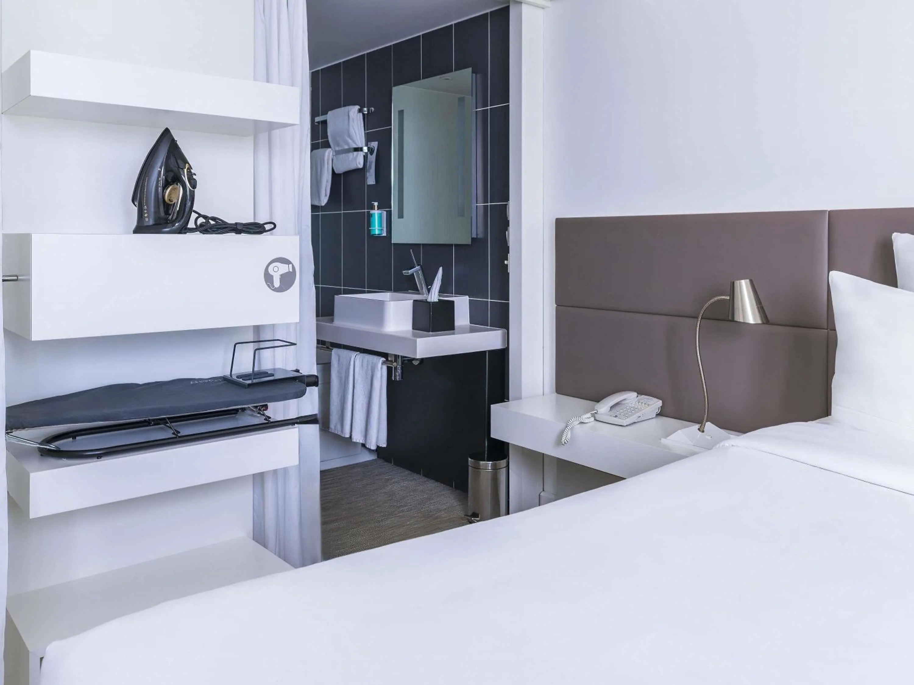 Bedroom, Bed in Novotel Suites Paris Issy Les Moulineaux