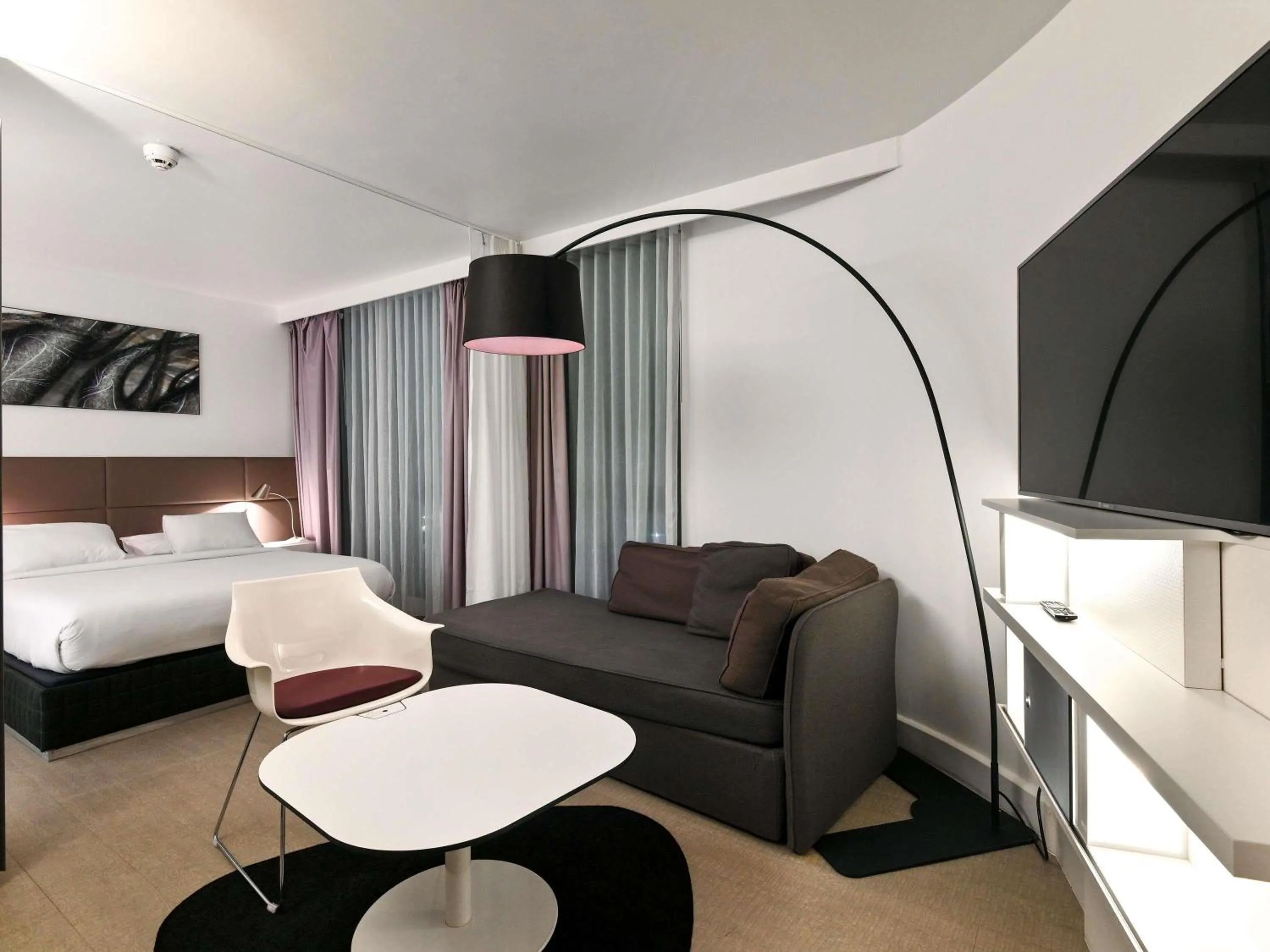Bedroom, Bed in Novotel Suites Paris Issy Les Moulineaux