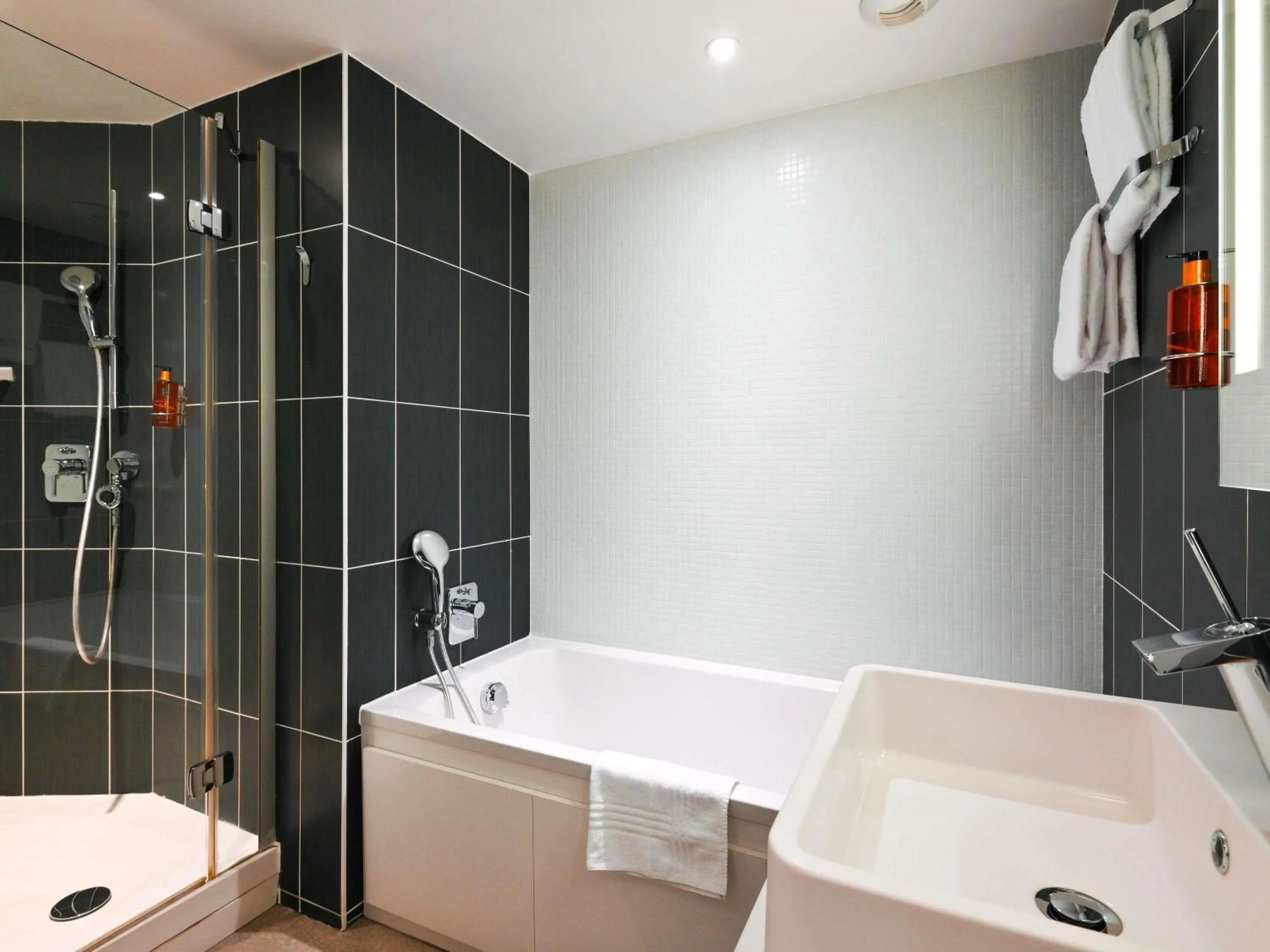 Bedroom in Novotel Suites Paris Issy Les Moulineaux