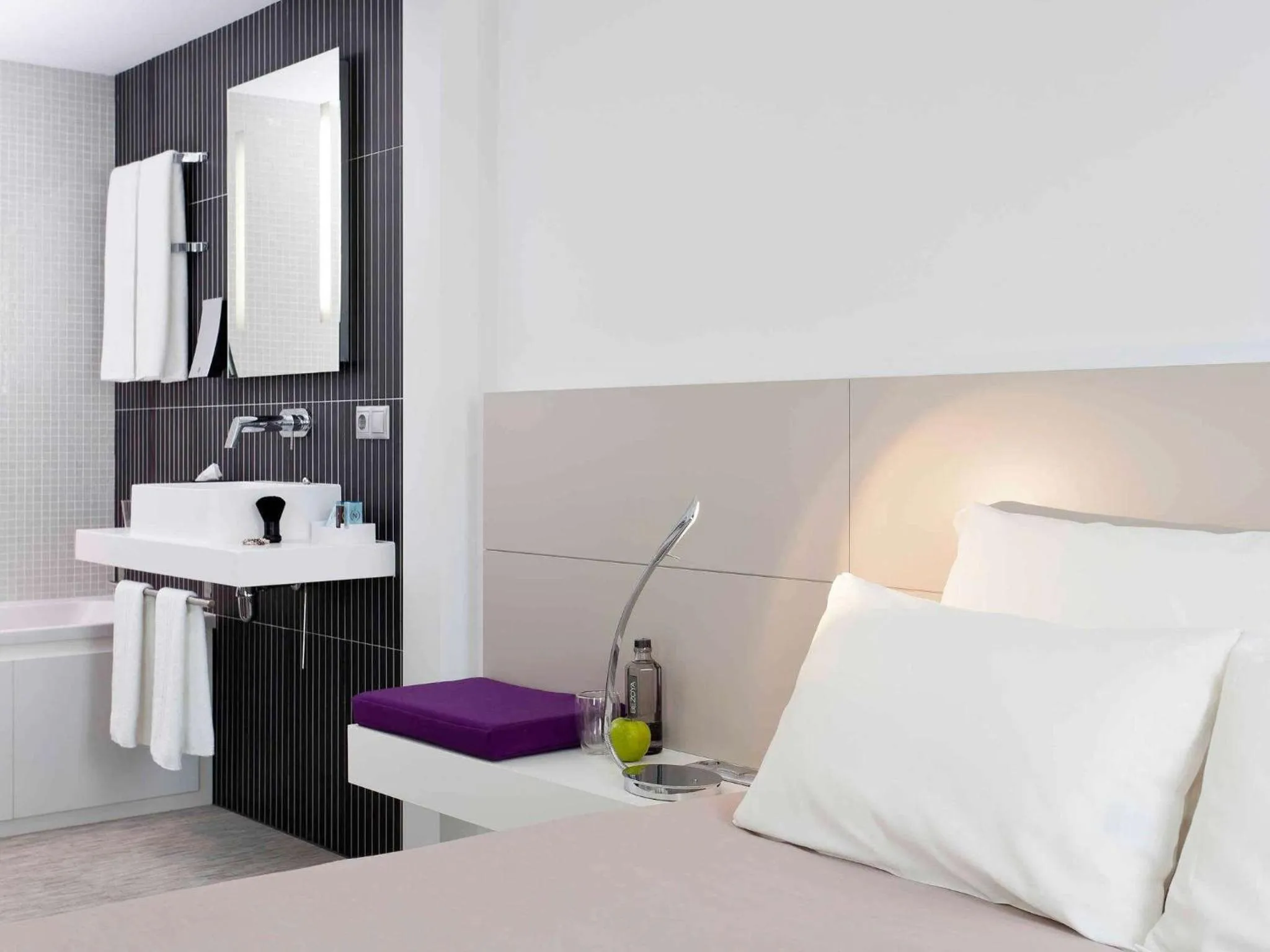 Bedroom, Bed in Novotel Suites Paris Issy Les Moulineaux
