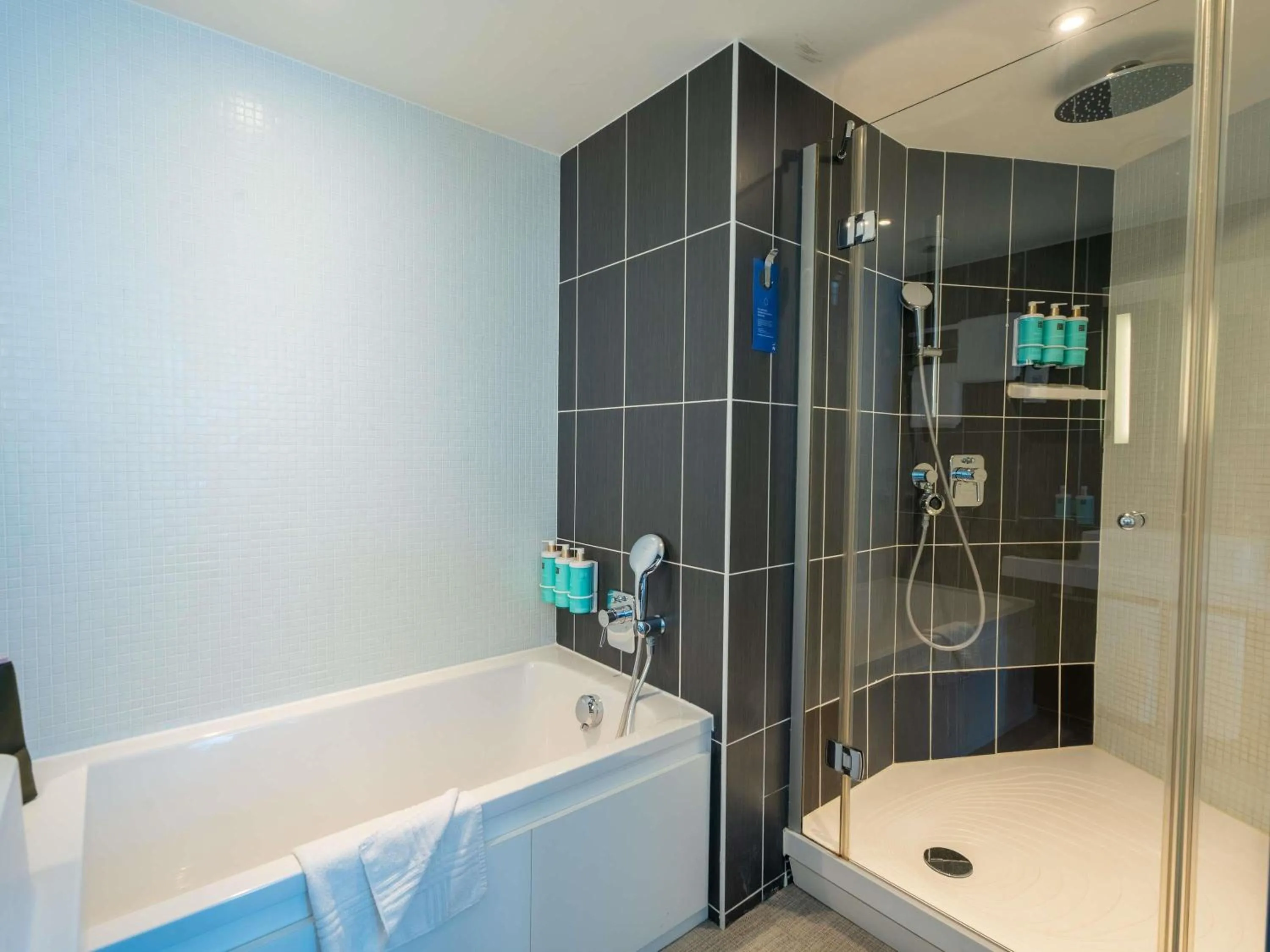 Bedroom in Novotel Suites Paris Issy Les Moulineaux