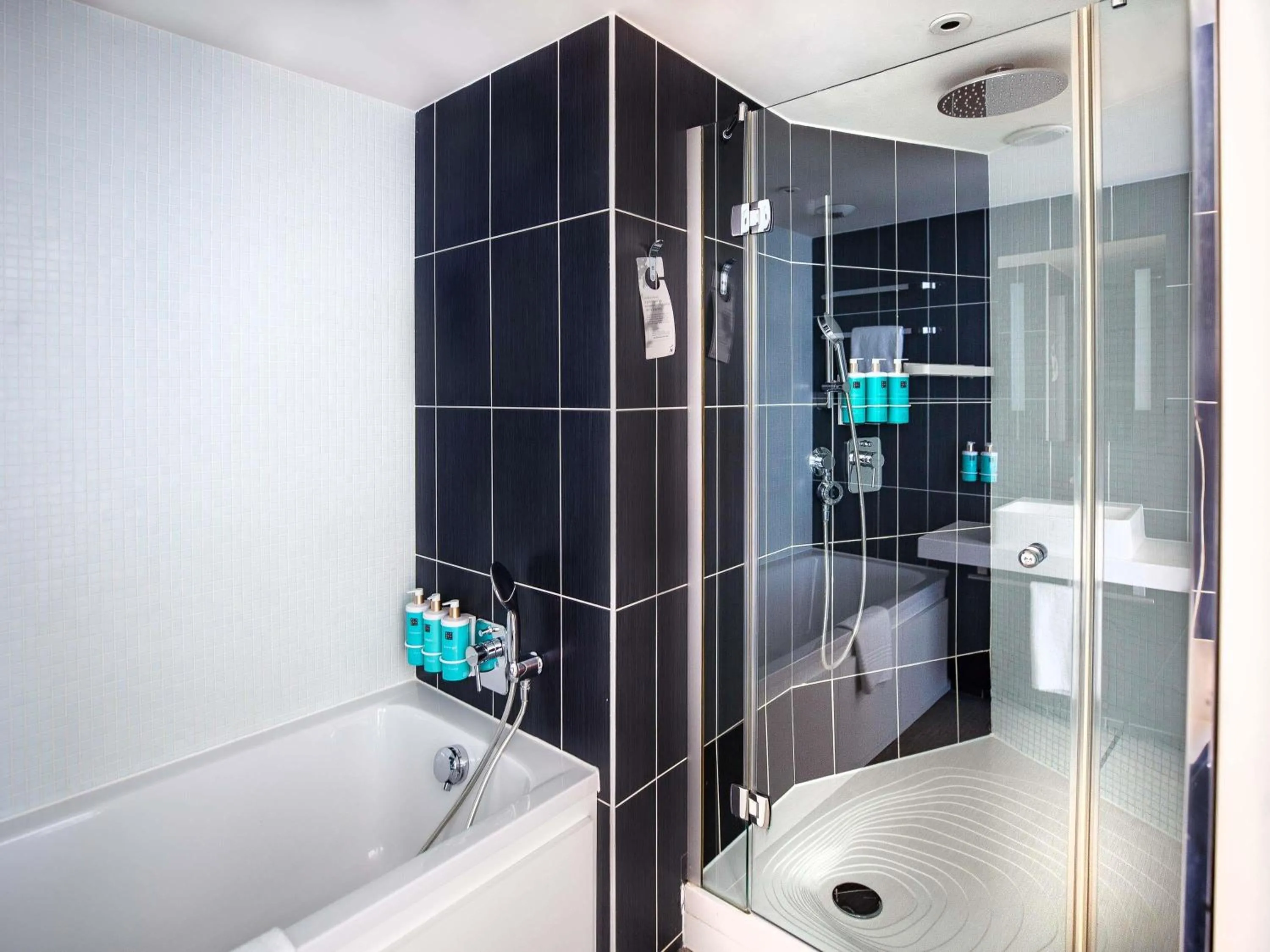 Bedroom in Novotel Suites Paris Issy Les Moulineaux