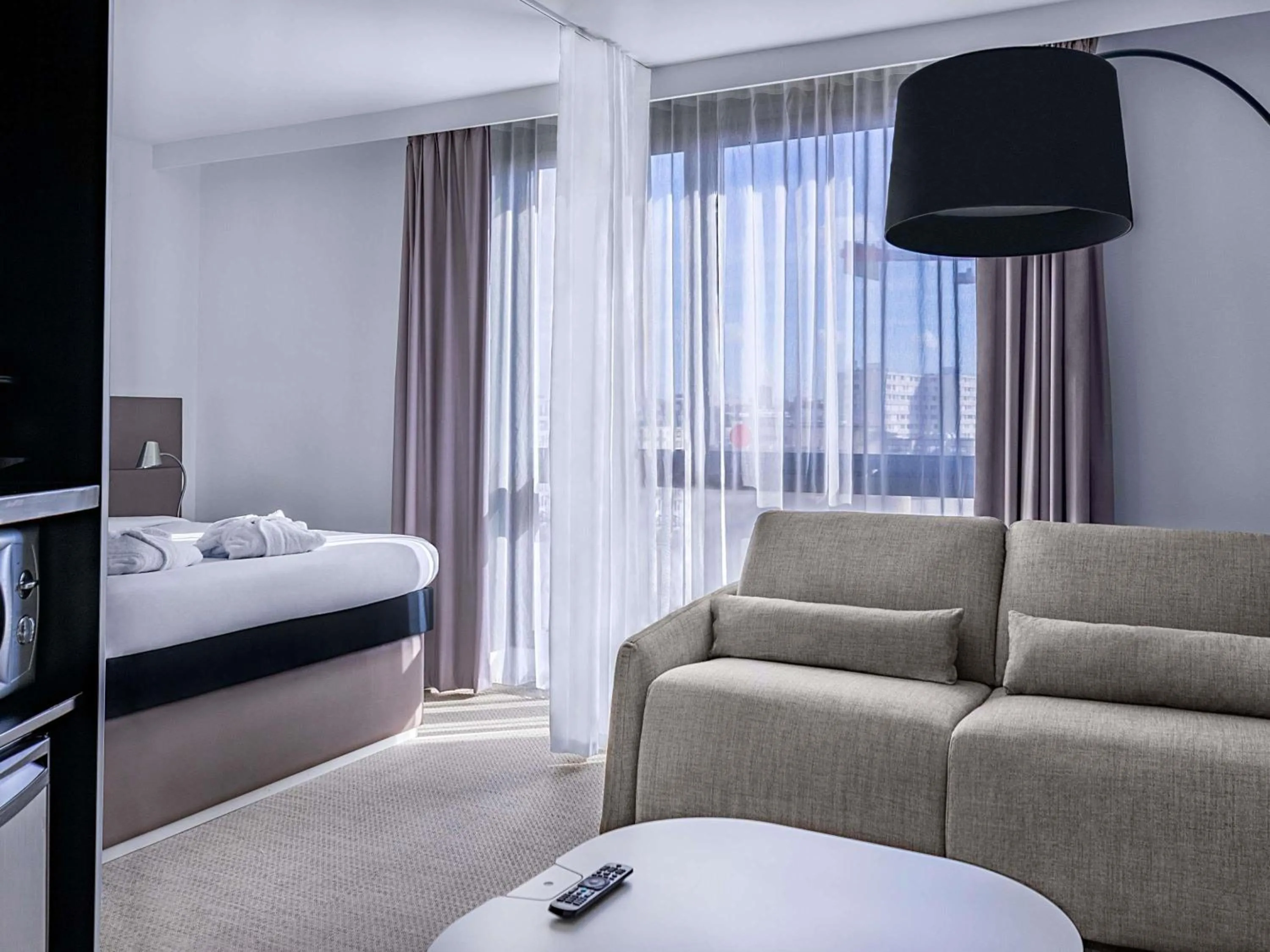 Bedroom, Bed in Novotel Suites Paris Issy Les Moulineaux