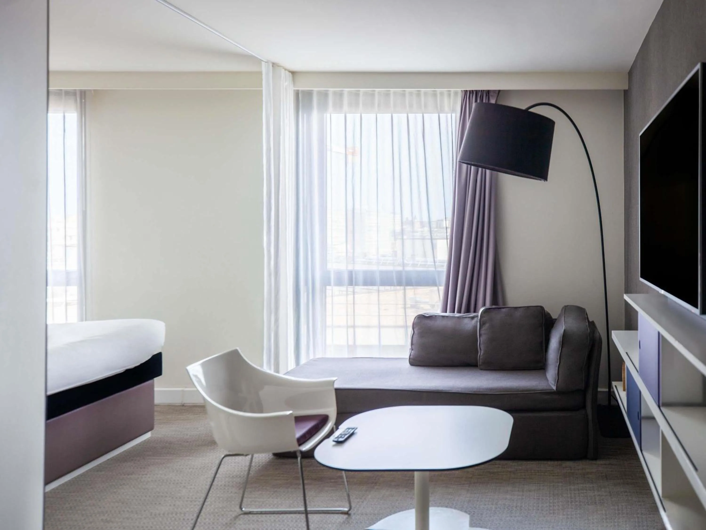 Bedroom, Bed in Novotel Suites Paris Issy Les Moulineaux