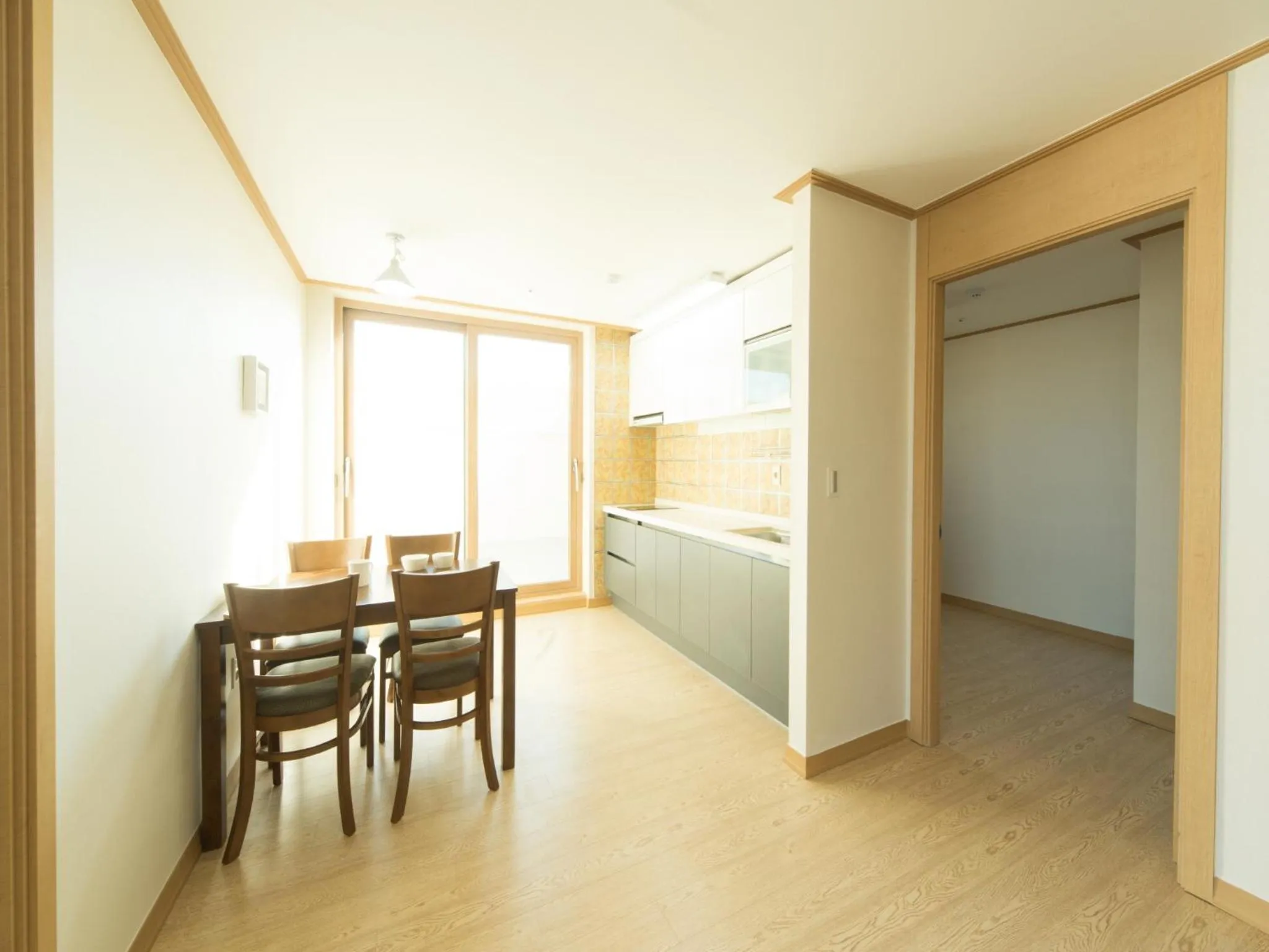 Kitchen or kitchenette, Dining Area in Lake Ocean Resort Sokcho