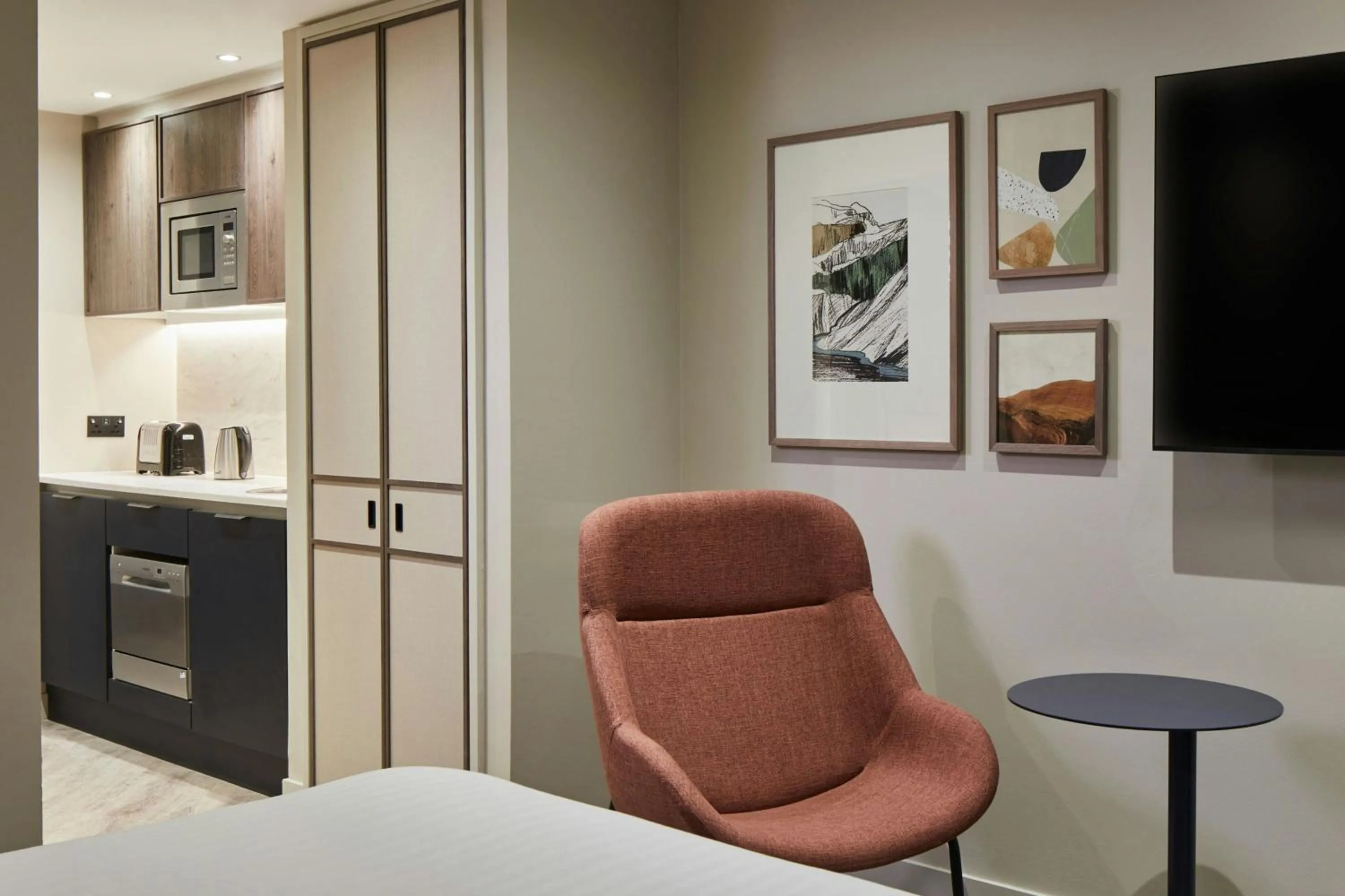 TV and multimedia in Residence Inn by Marriott Edinburgh