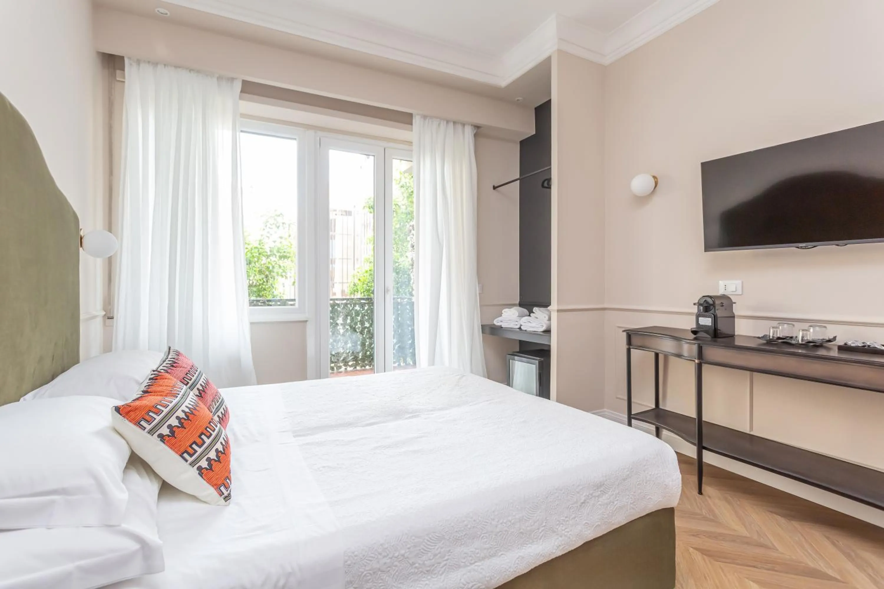 Bed in Rome Central Inn