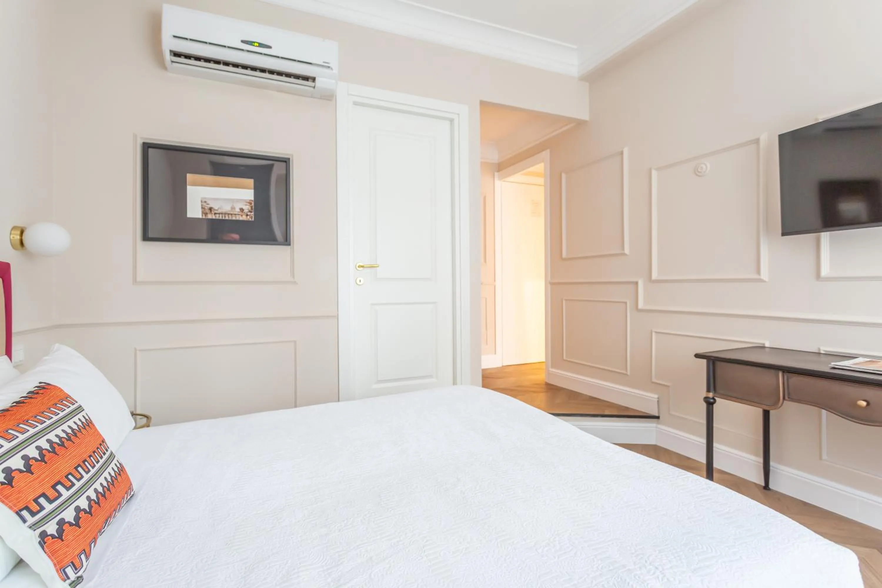 Bed in Rome Central Inn