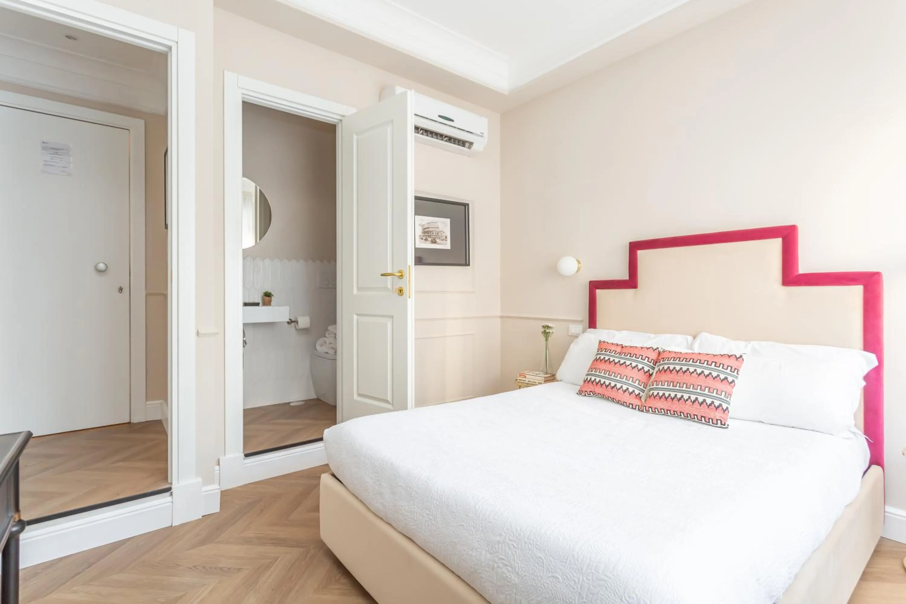 Bed in Rome Central Inn