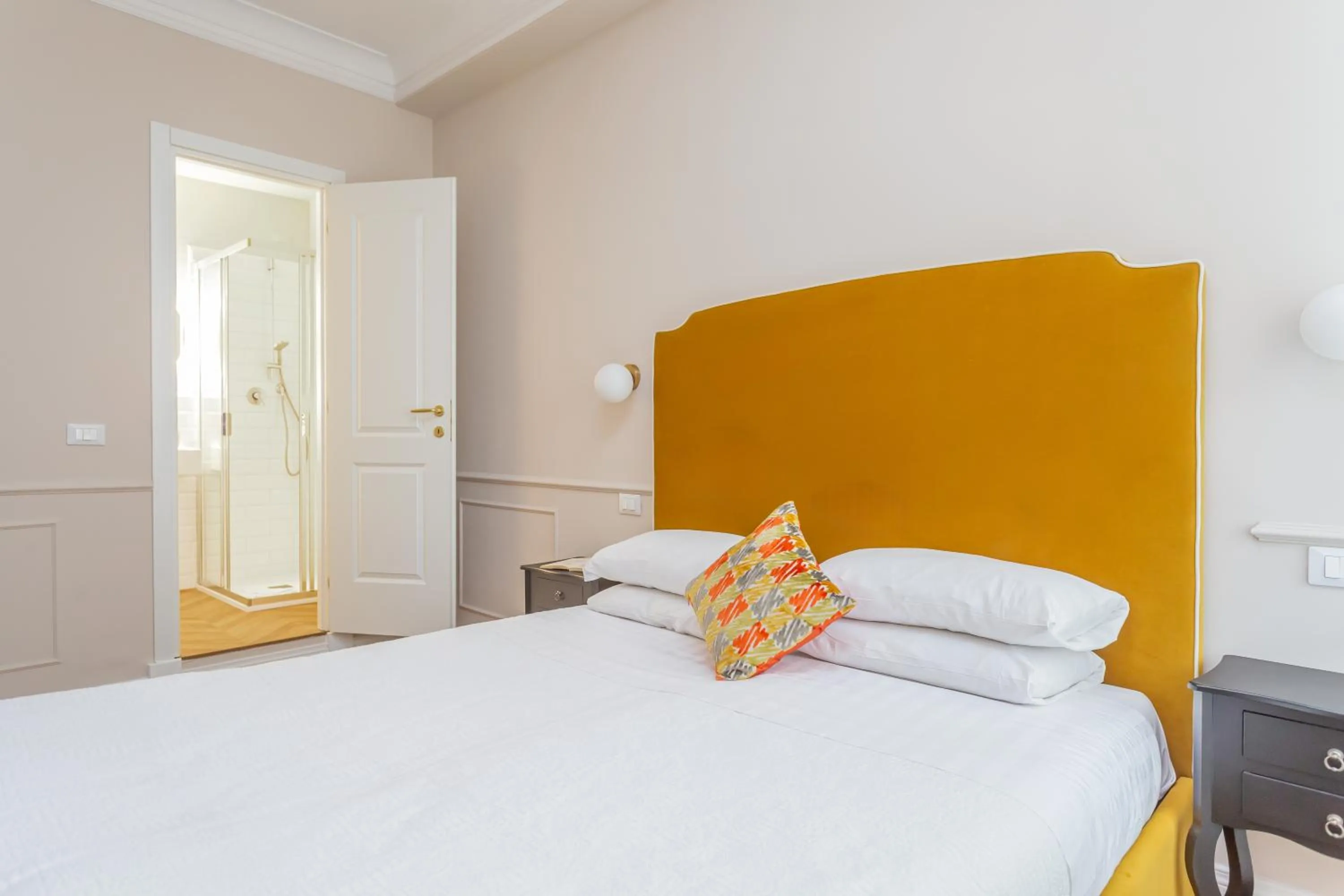 Bed in Rome Central Inn