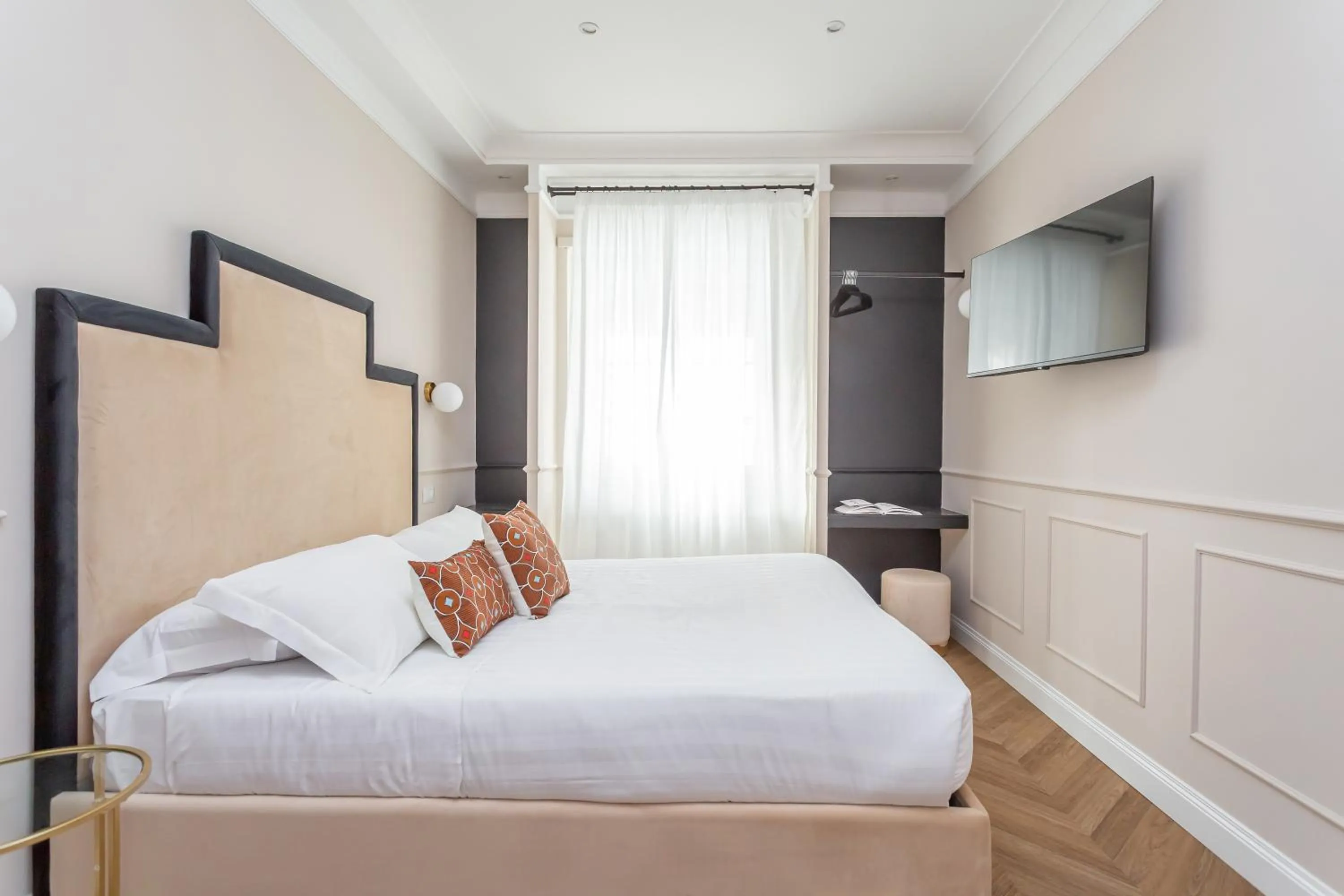 Bed in Rome Central Inn