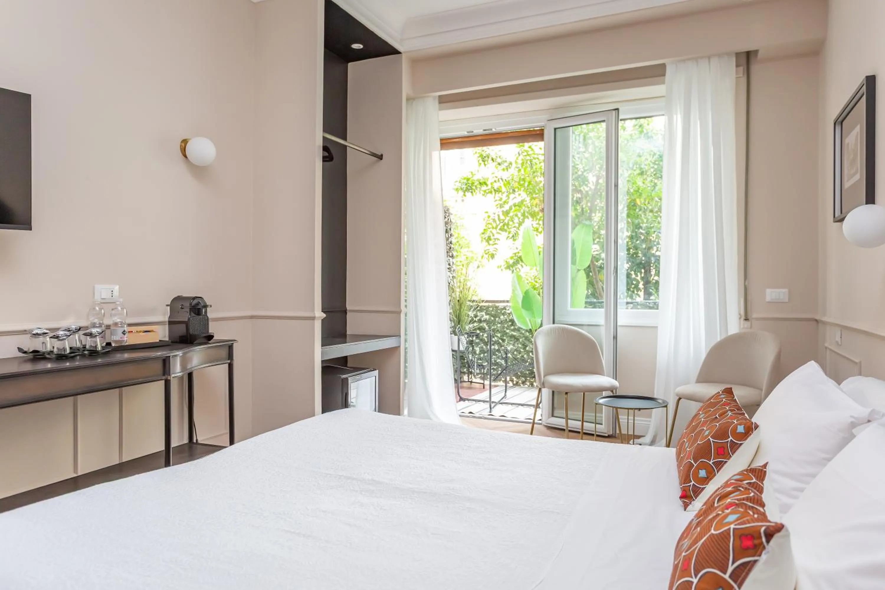 Bed in Rome Central Inn