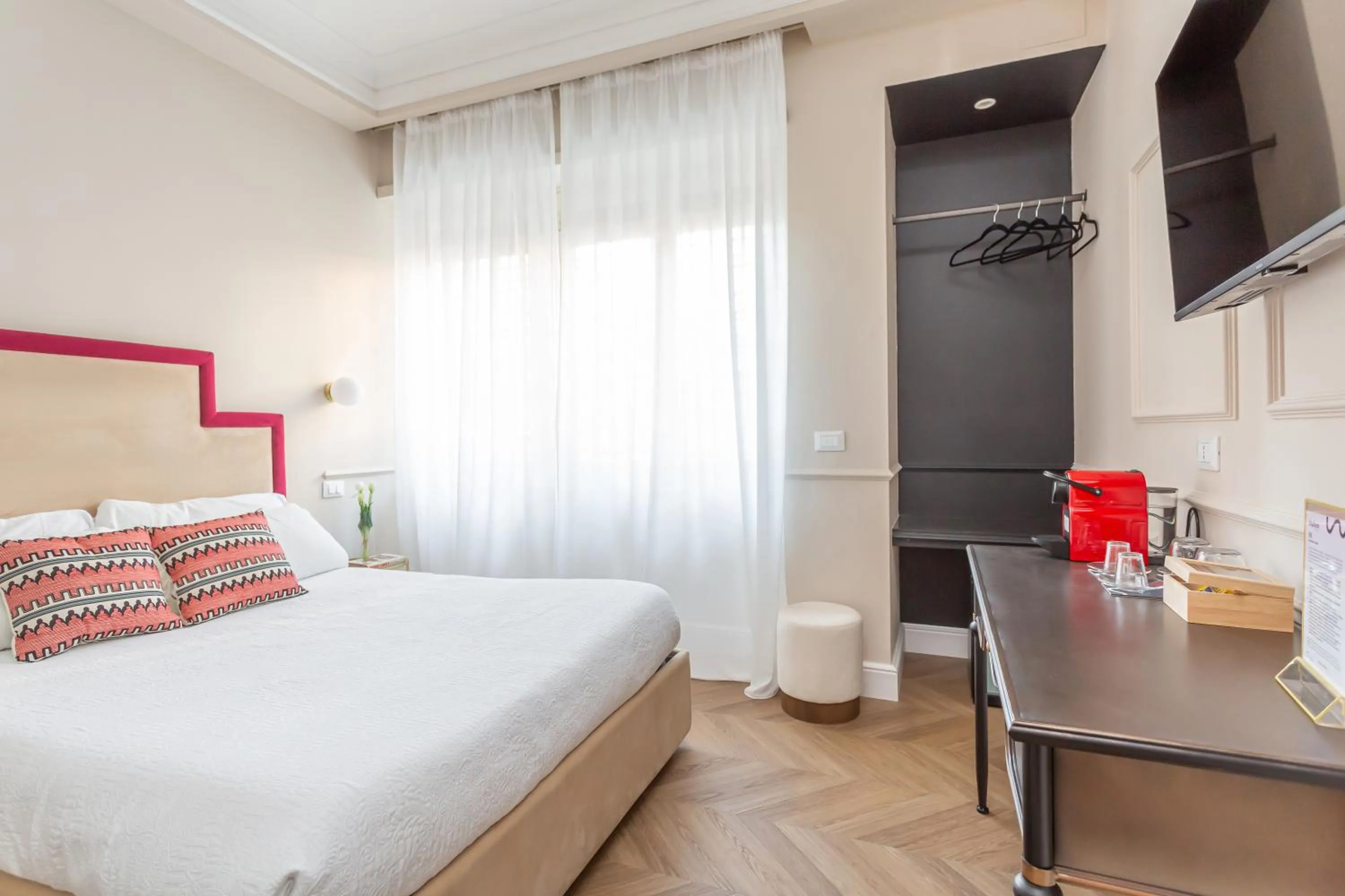 Bed in Rome Central Inn