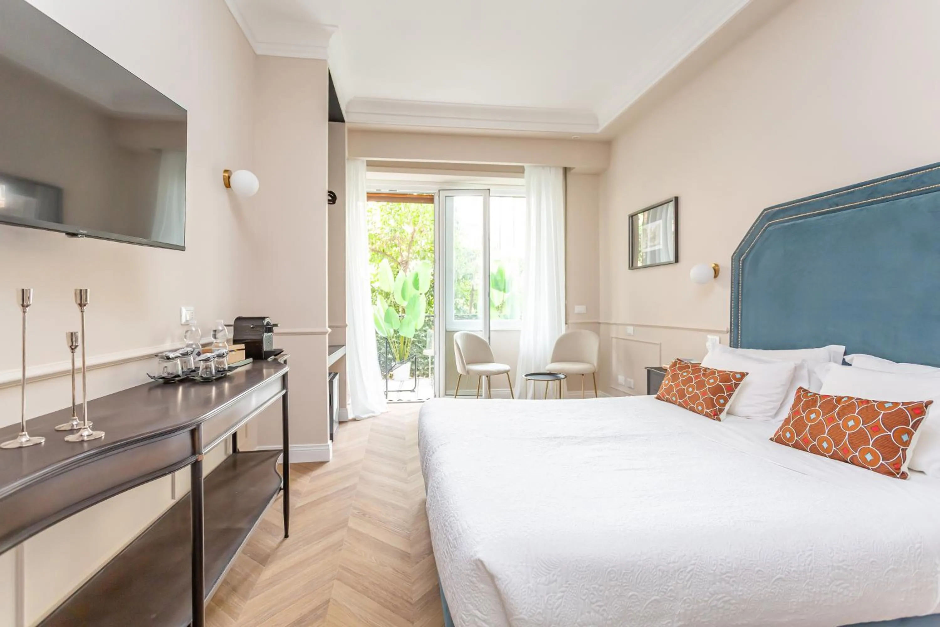 Bed in Rome Central Inn