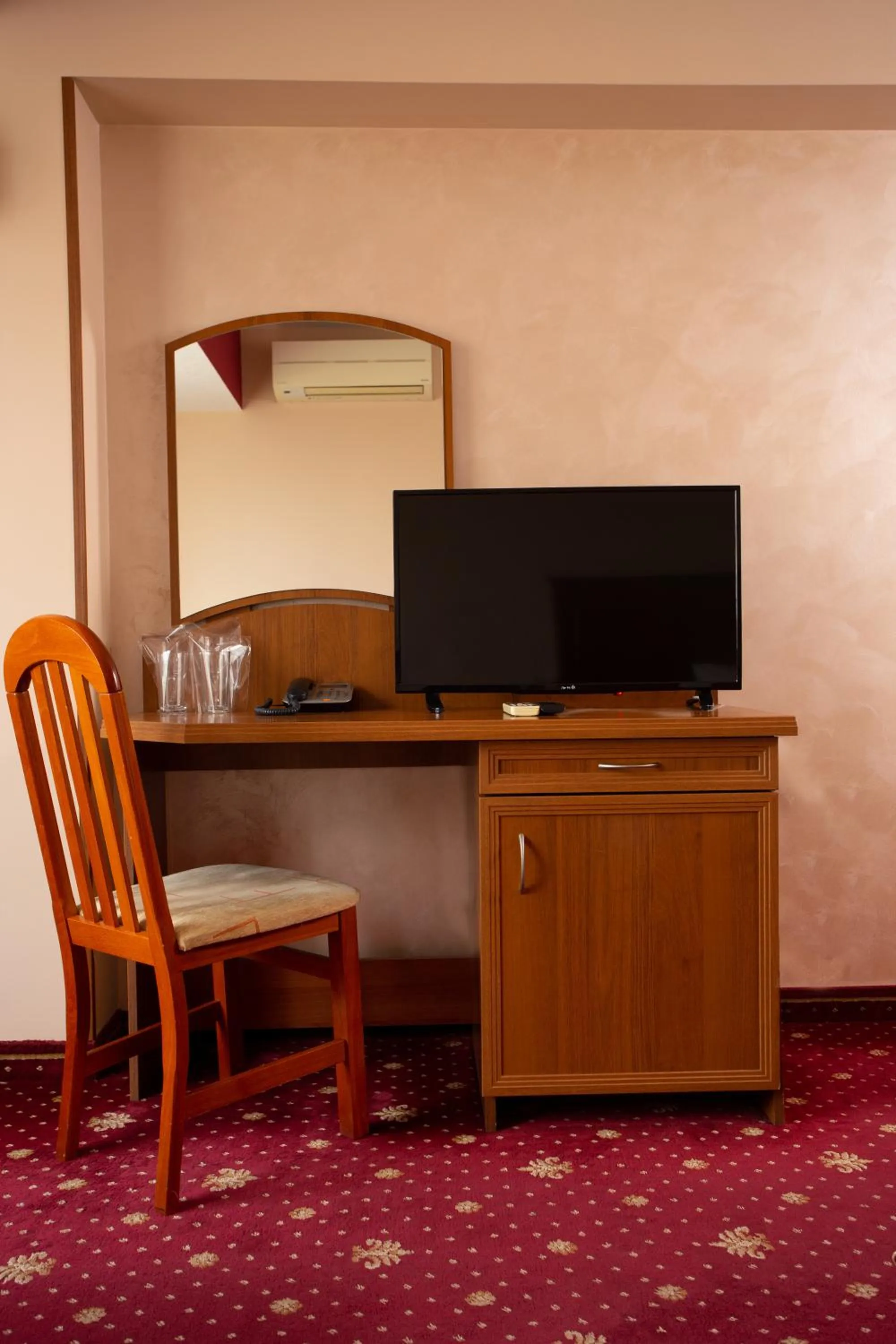 Photo of the whole room in Contessa Hotel