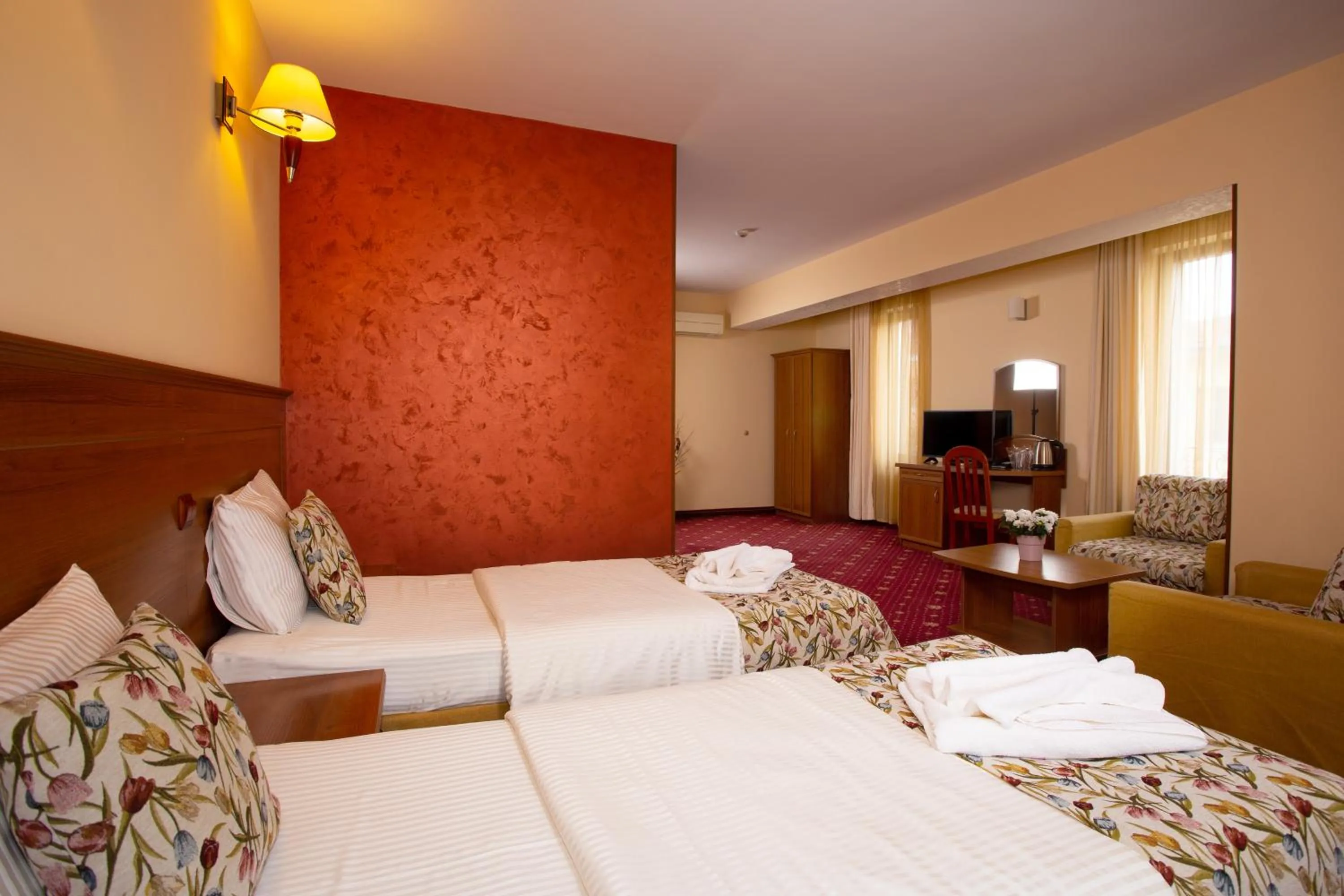 Photo of the whole room, Bed in Contessa Hotel