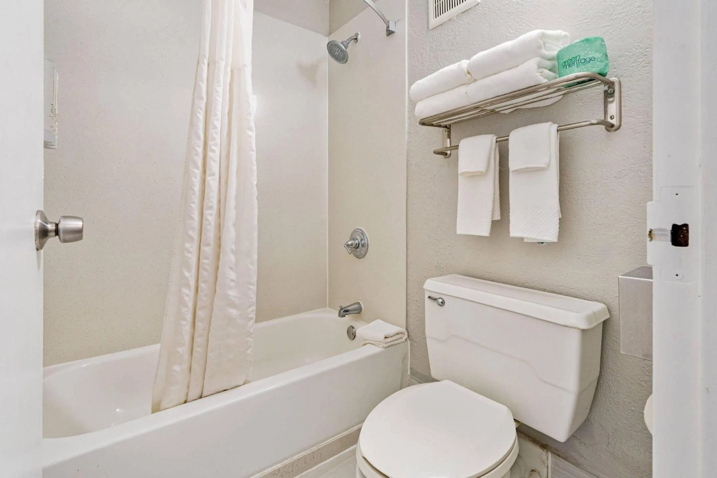 Bedroom in Clarion Pointe Galveston - Beachfront