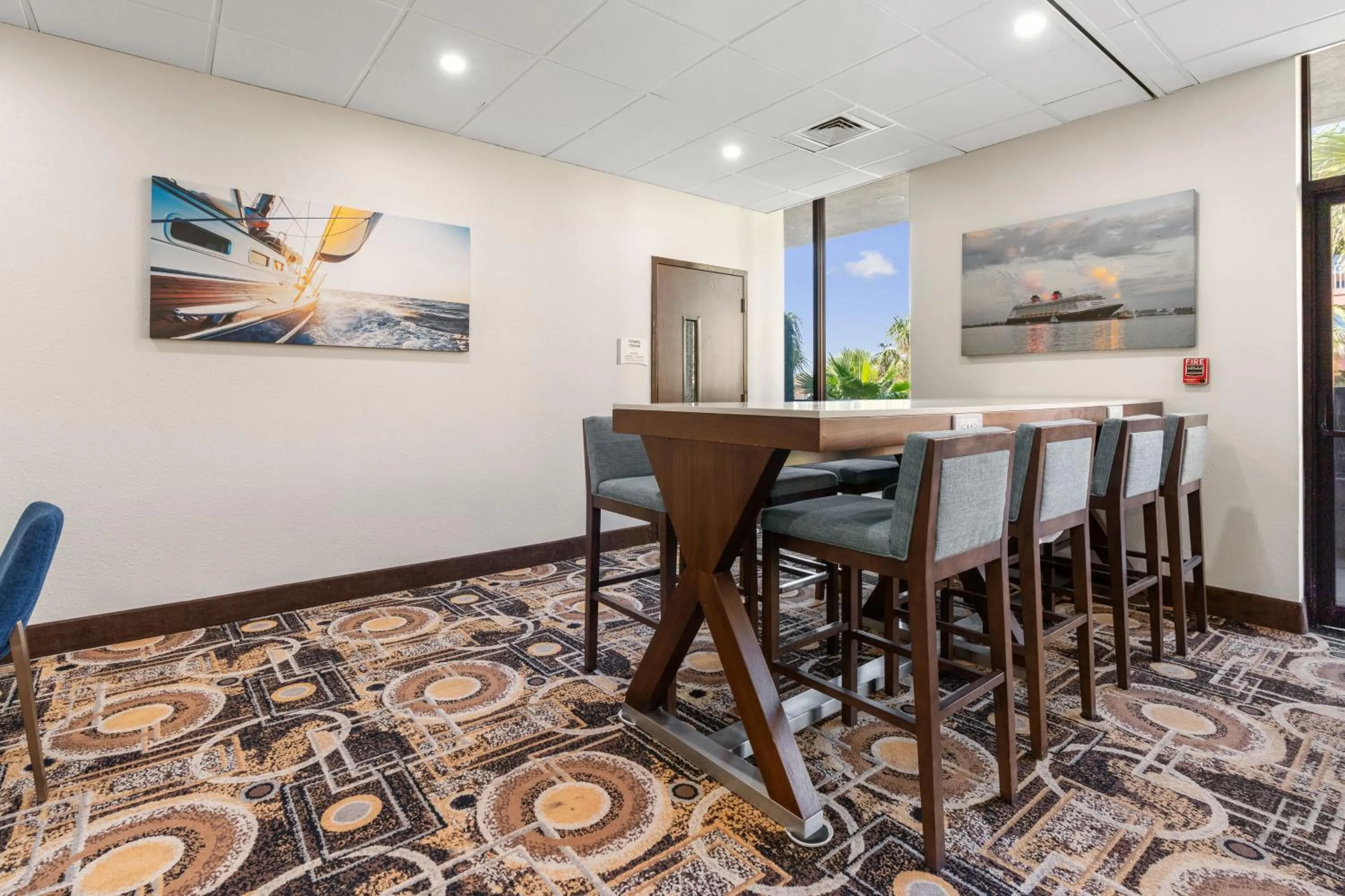 Communal lounge/ TV room in Clarion Pointe Galveston - Beachfront