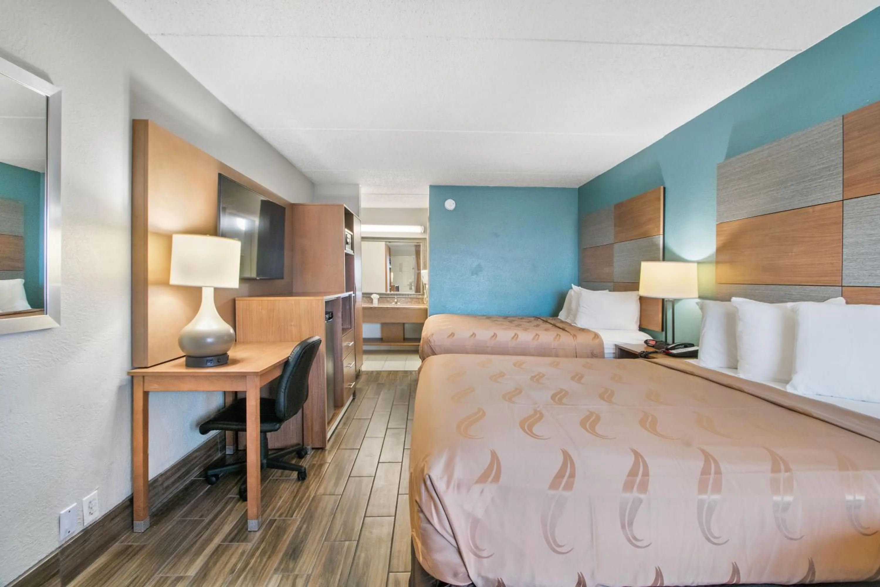 Photo of the whole room, Bed in Beachfront Palms Hotel Galveston