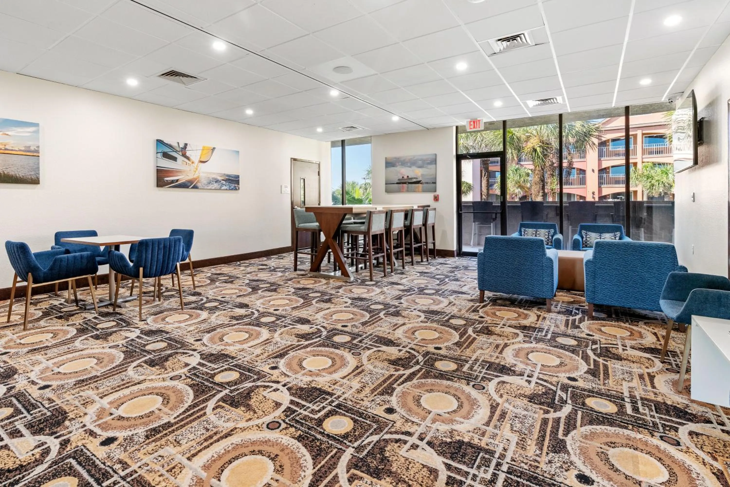 Communal lounge/ TV room in Clarion Pointe Galveston - Beachfront