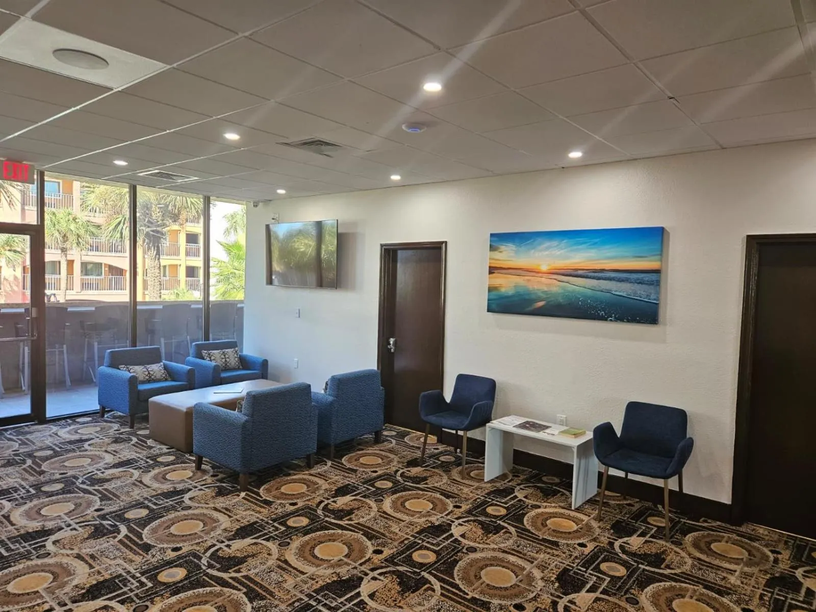 Communal lounge/ TV room in Clarion Pointe Galveston - Beachfront