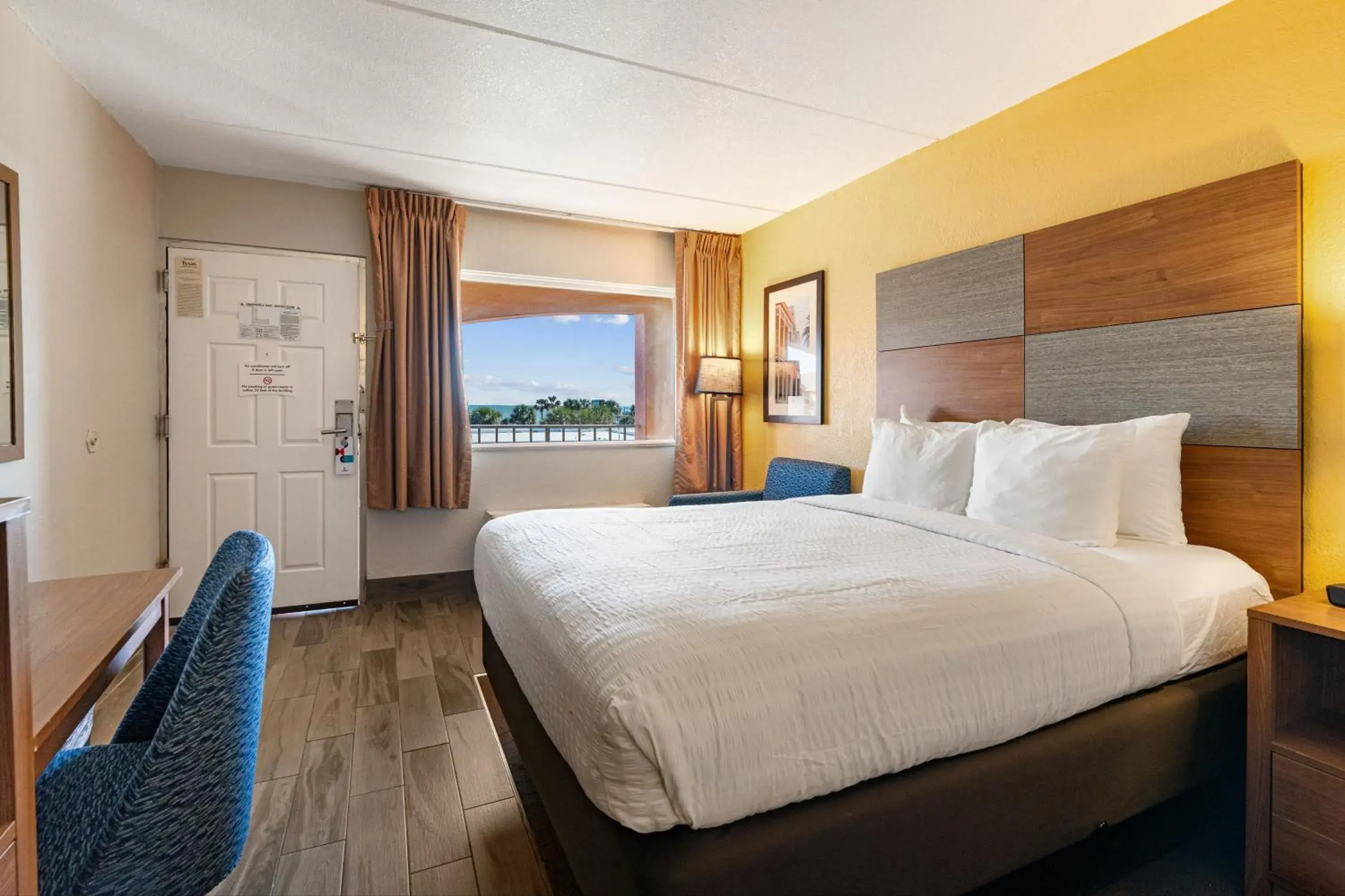 King Pool View in Beachfront Palms Resort Galveston, an Ascend Collection Hotel King Pool View in Beachfront Palms Resort Galveston, an Ascend Collection Hotel