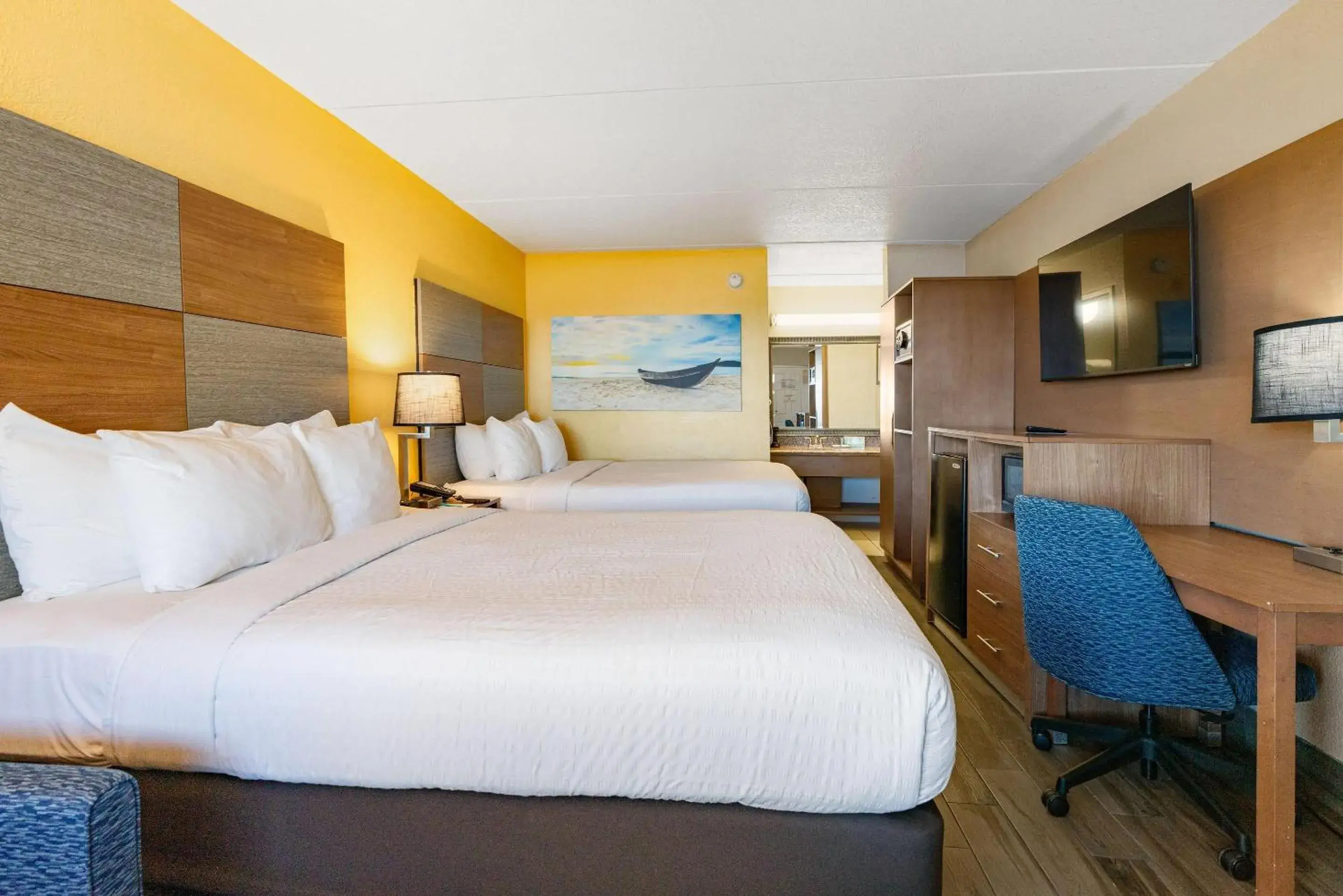 Bedroom, Bed in Clarion Pointe Galveston - Beachfront Bedroom, Bed in Clarion Pointe Galveston - Beachfront