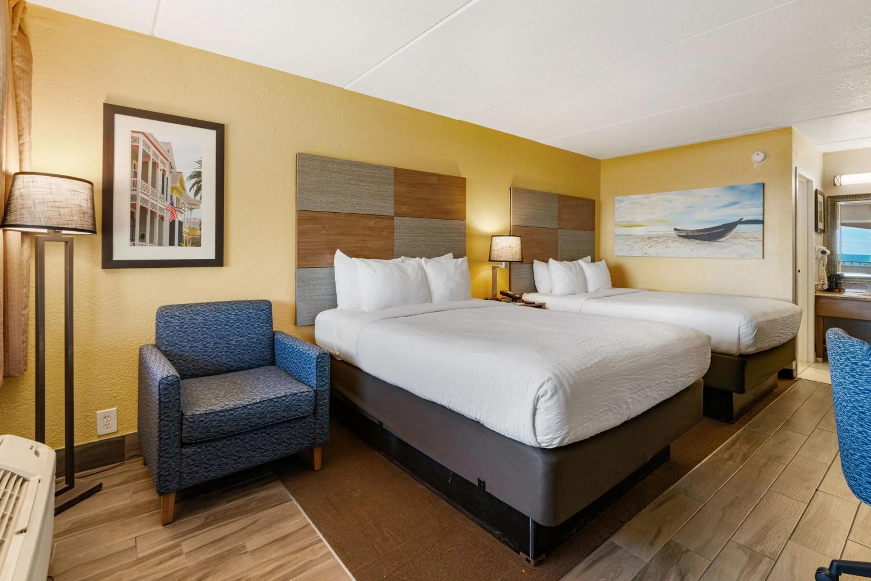 Bed in Clarion Pointe Galveston - Beachfront