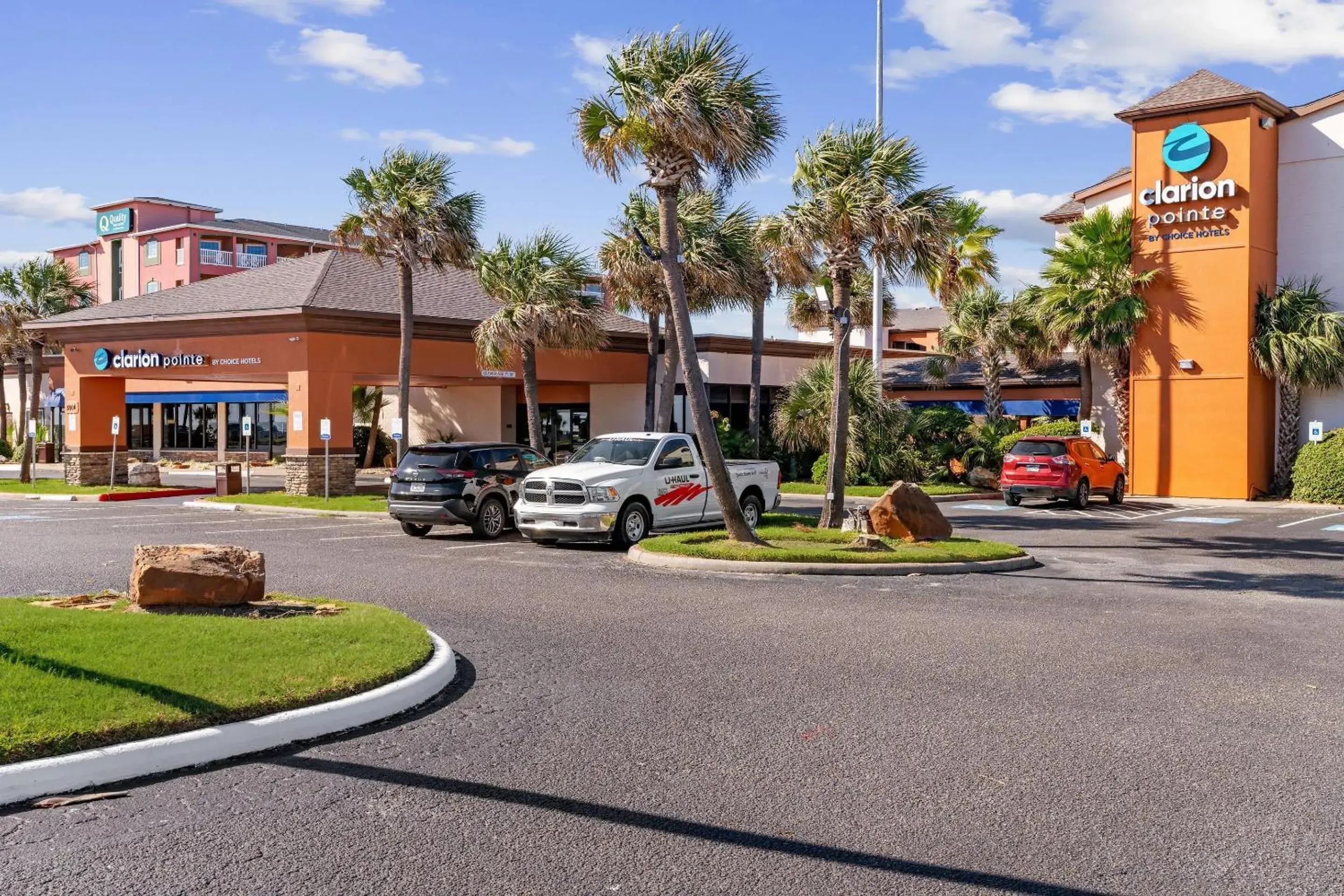 Property building in Clarion Pointe Galveston - Beachfront Property building in Clarion Pointe Galveston - Beachfront