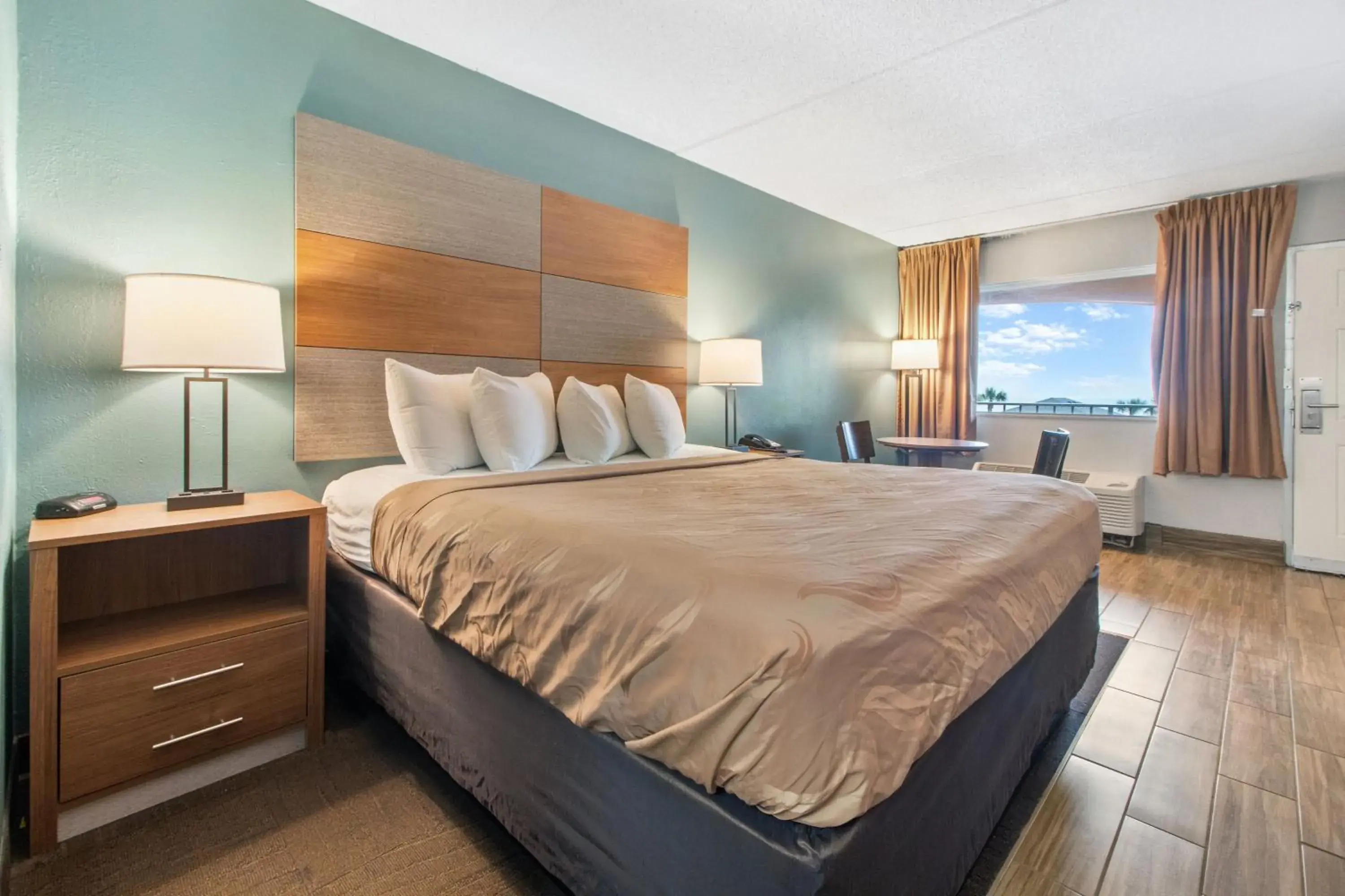 Bedroom, Bed in Beachfront Palms Hotel Galveston Bedroom, Bed in Beachfront Palms Hotel Galveston