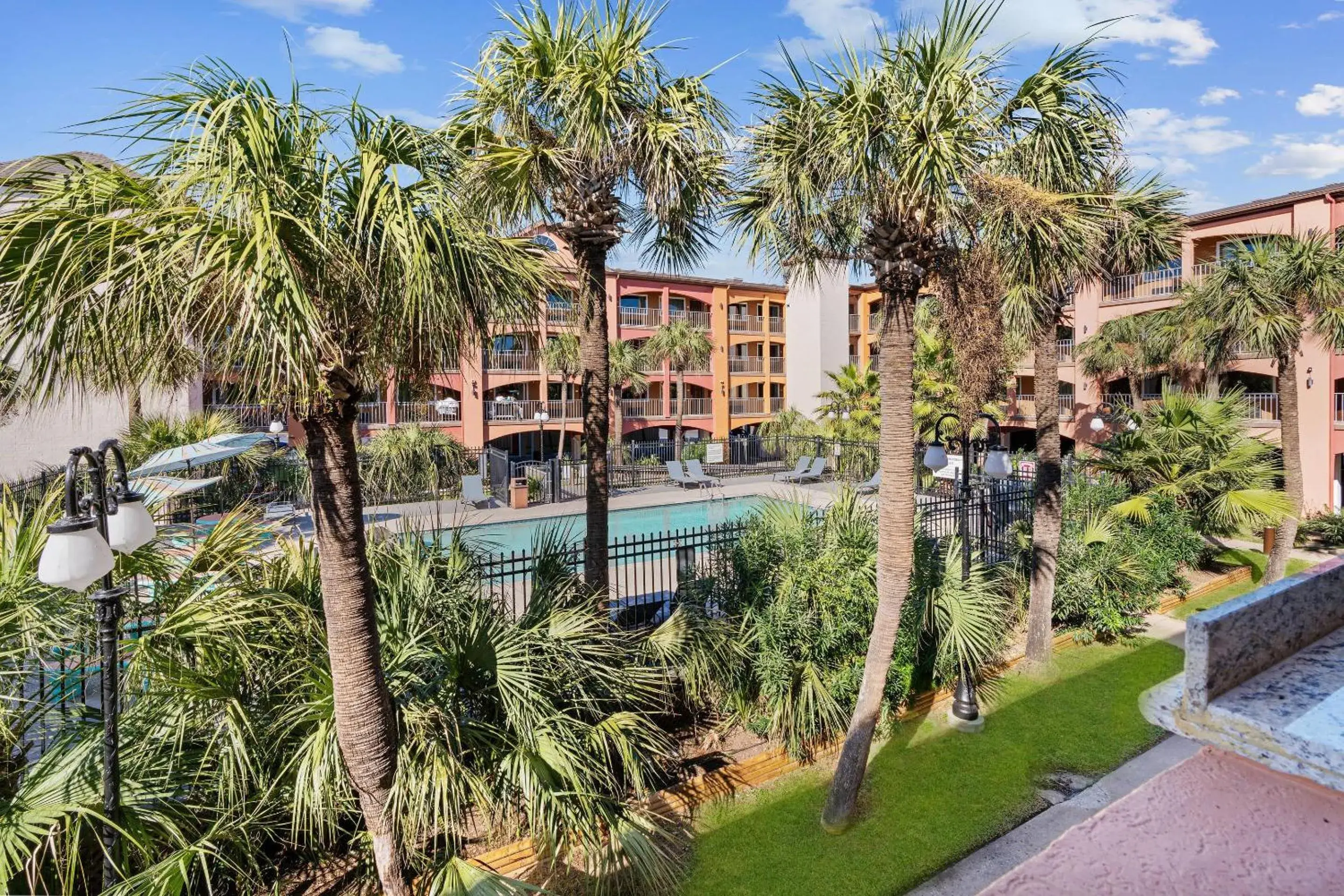 Swimming pool in Clarion Pointe Galveston - Beachfront Swimming pool in Clarion Pointe Galveston - Beachfront