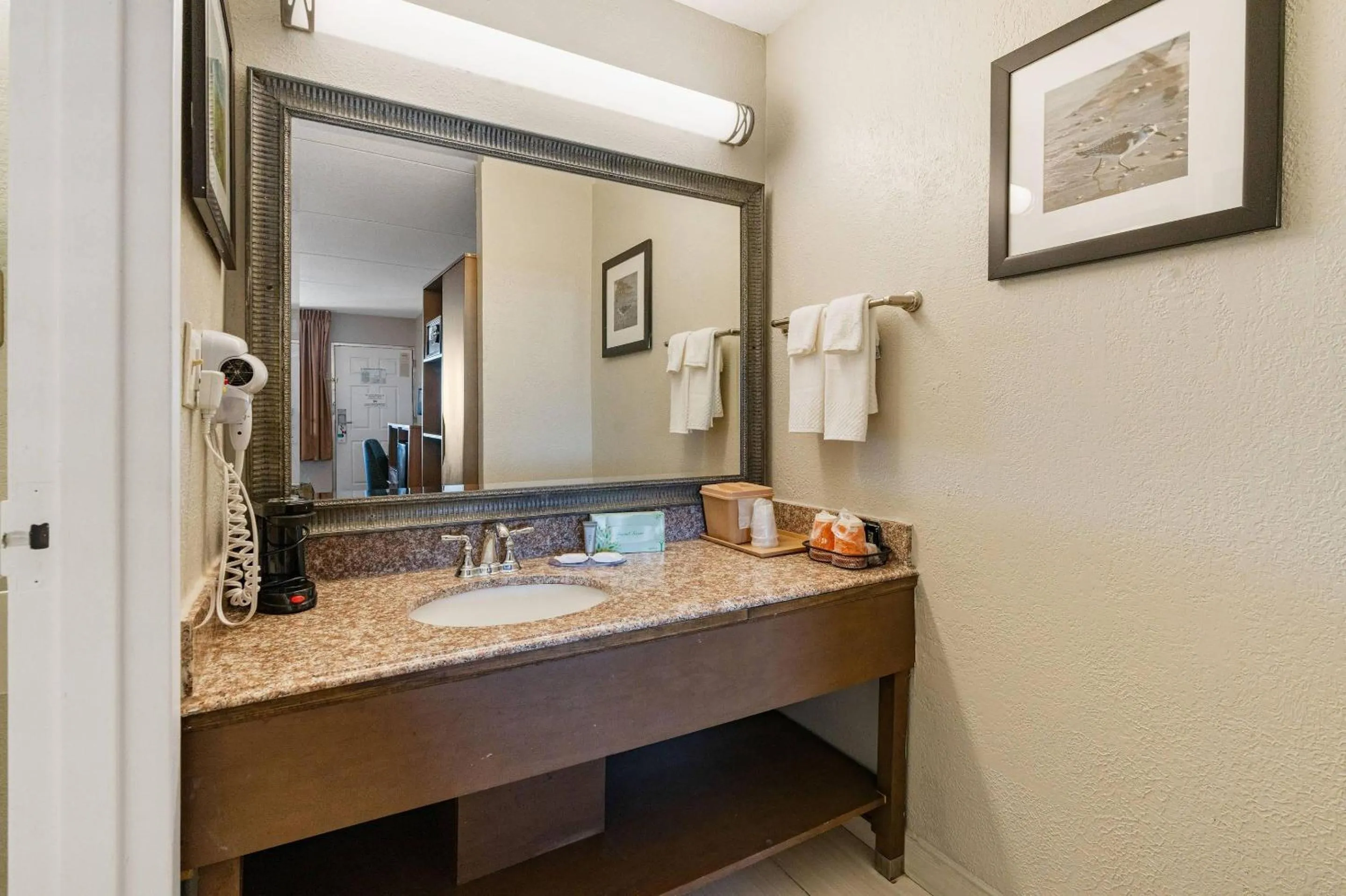 Bedroom in Clarion Pointe Galveston - Beachfront