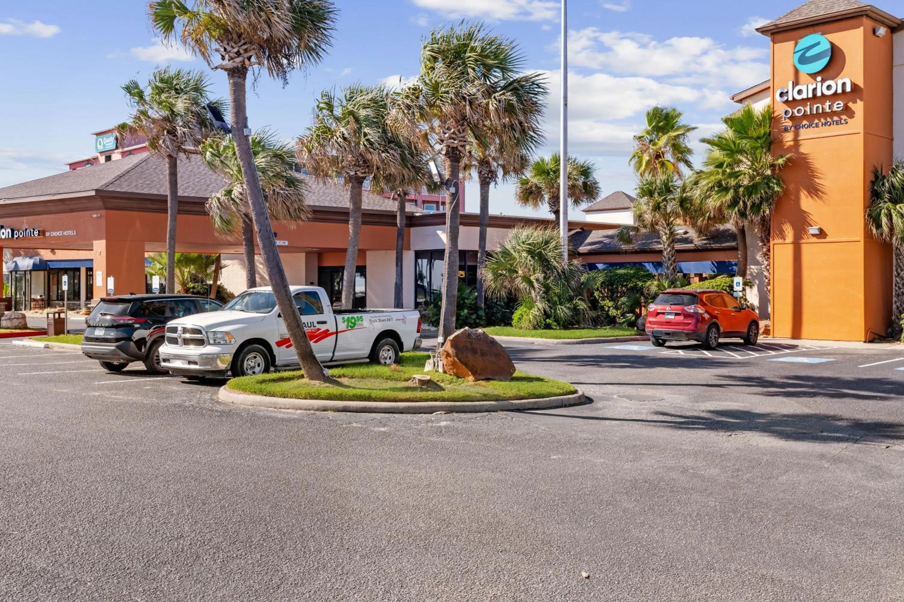 Property building in Clarion Pointe Galveston - Beachfront