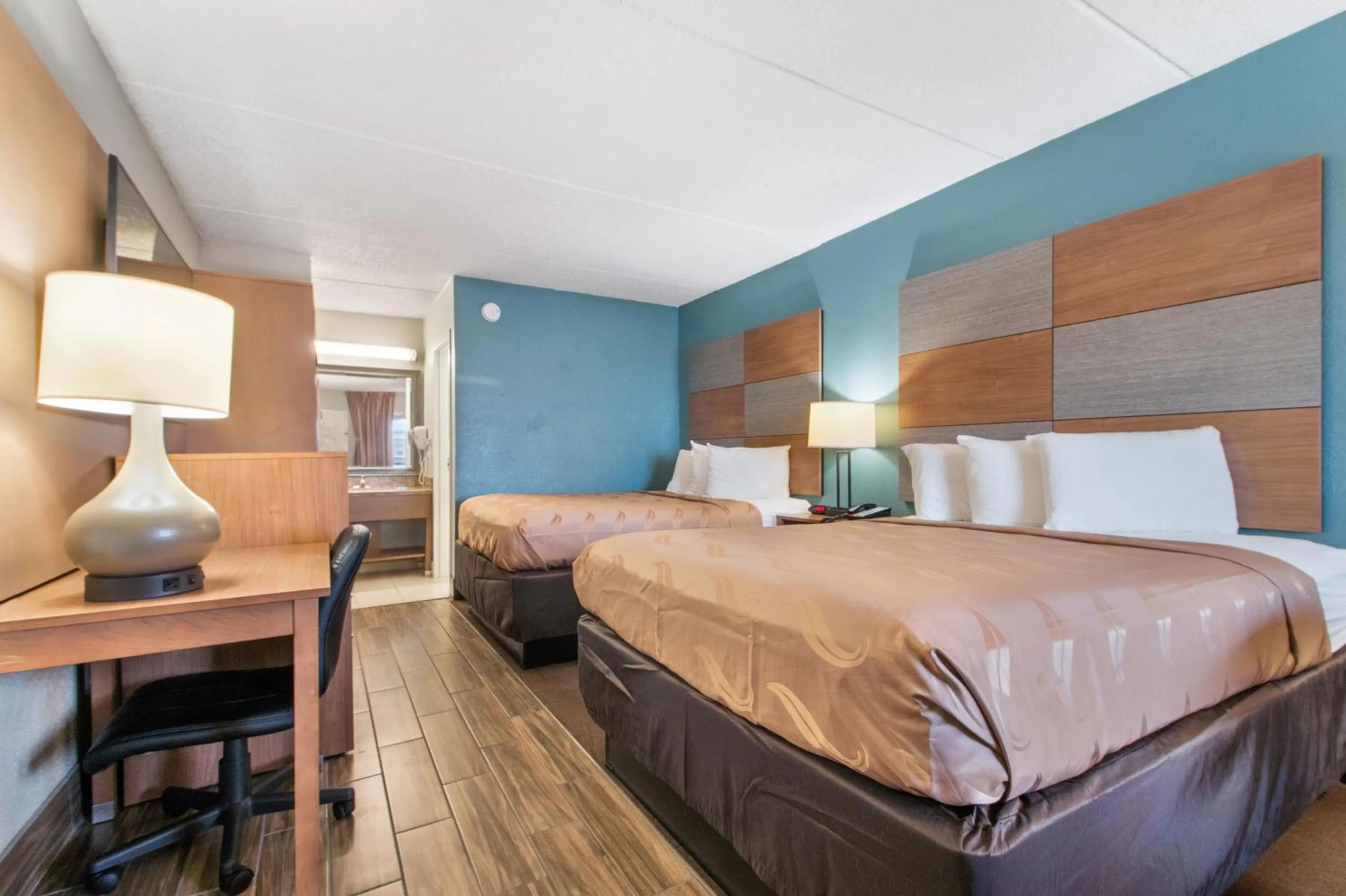 Photo of the whole room, Bed in Beachfront Palms Hotel Galveston