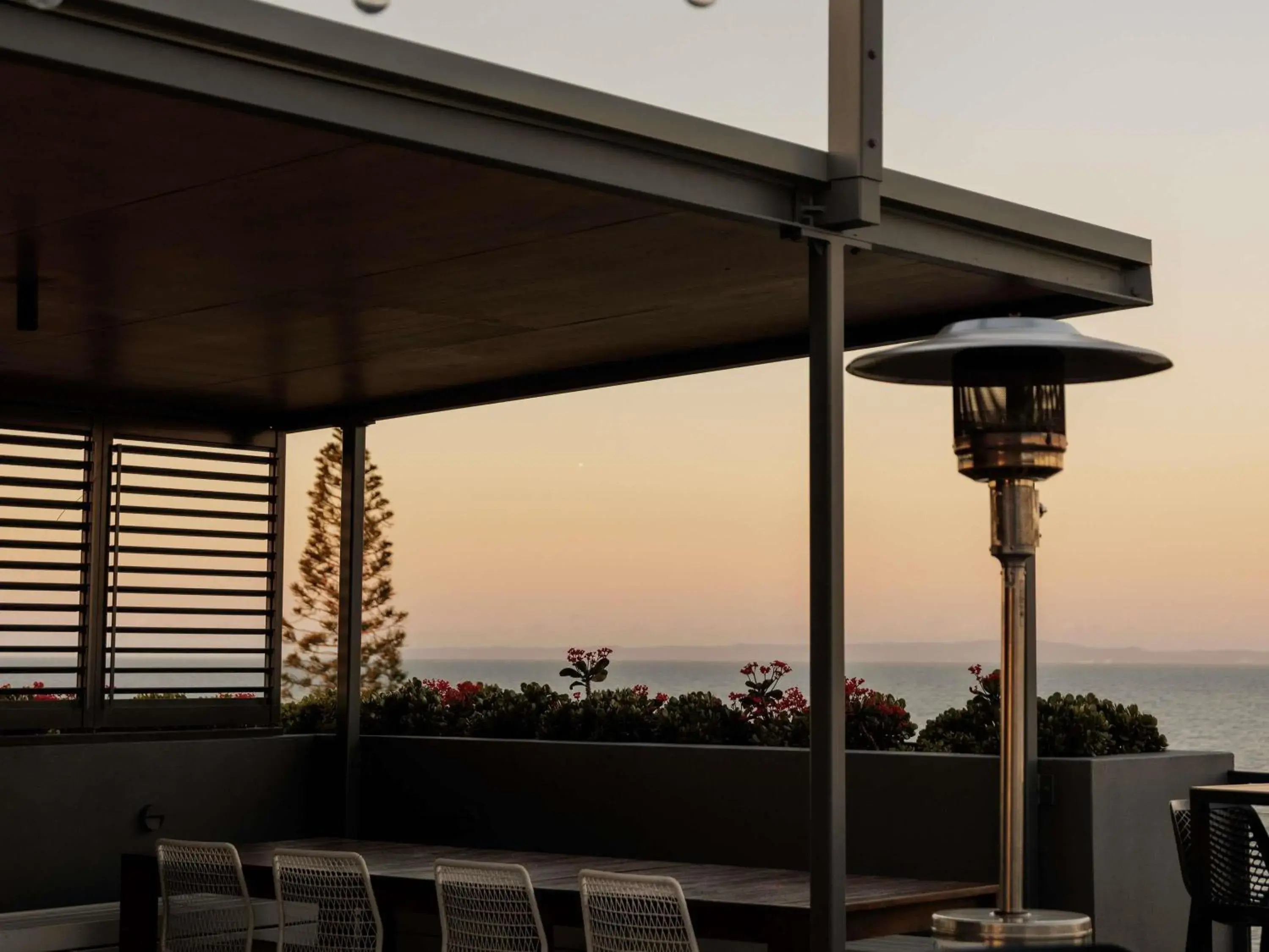 Lounge or bar in The Sebel Brisbane Margate Beach Lounge or bar in The Sebel Brisbane Margate Beach