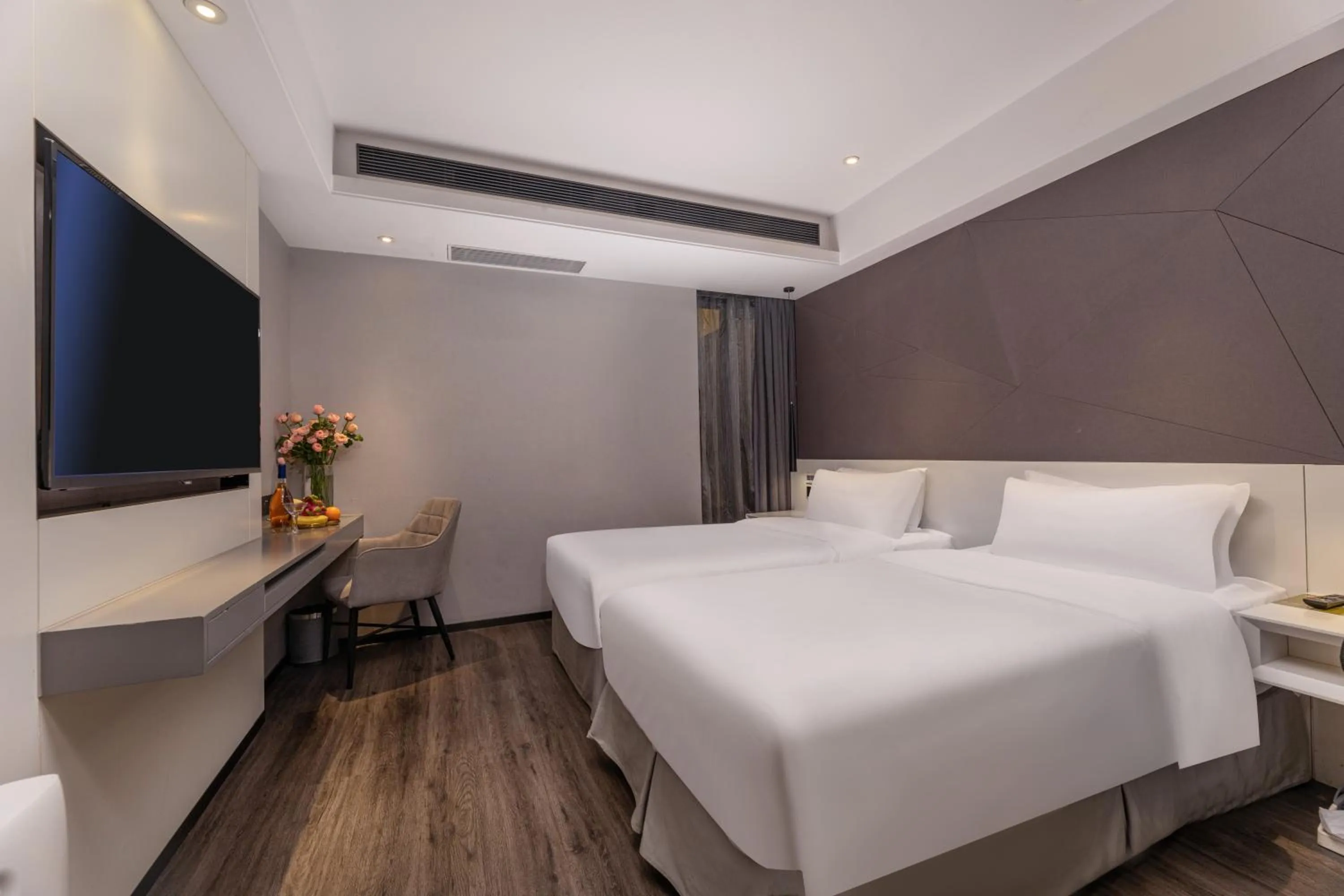 Bed in Mercure Hangzhou Qianjiang