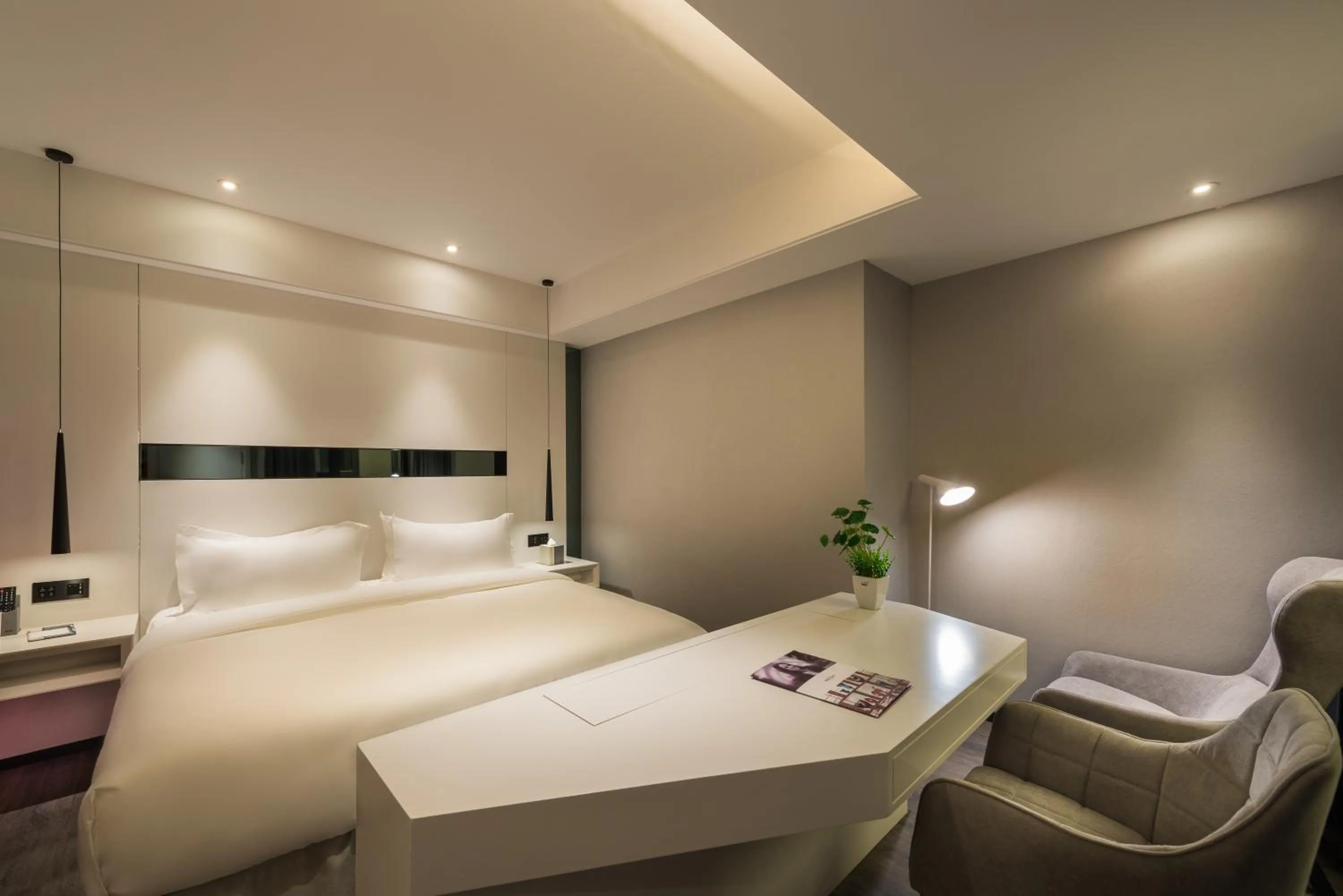 Bathroom, Bed in Mercure Hangzhou Qianjiang
