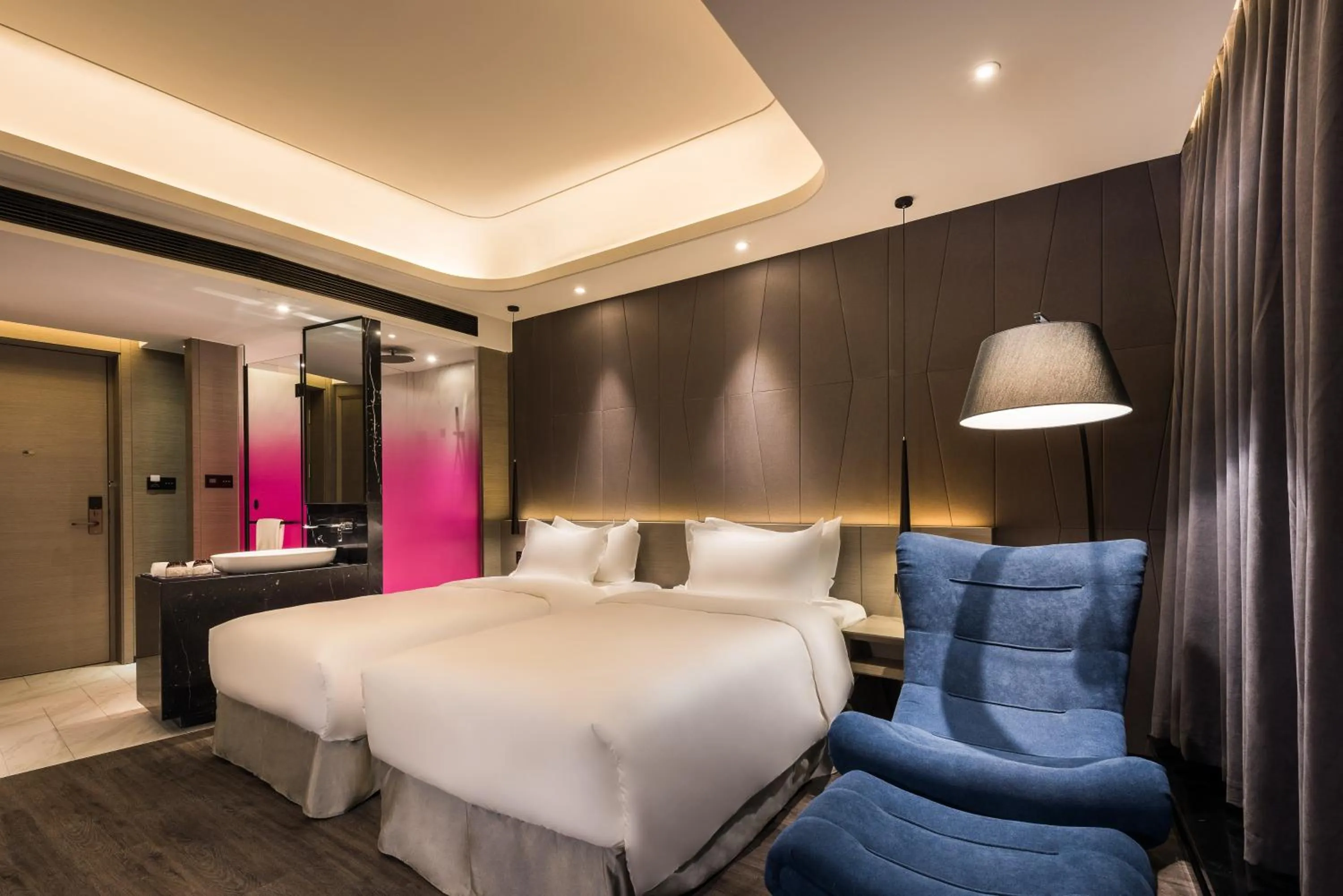 Bathroom, Bed in Mercure Hangzhou Qianjiang