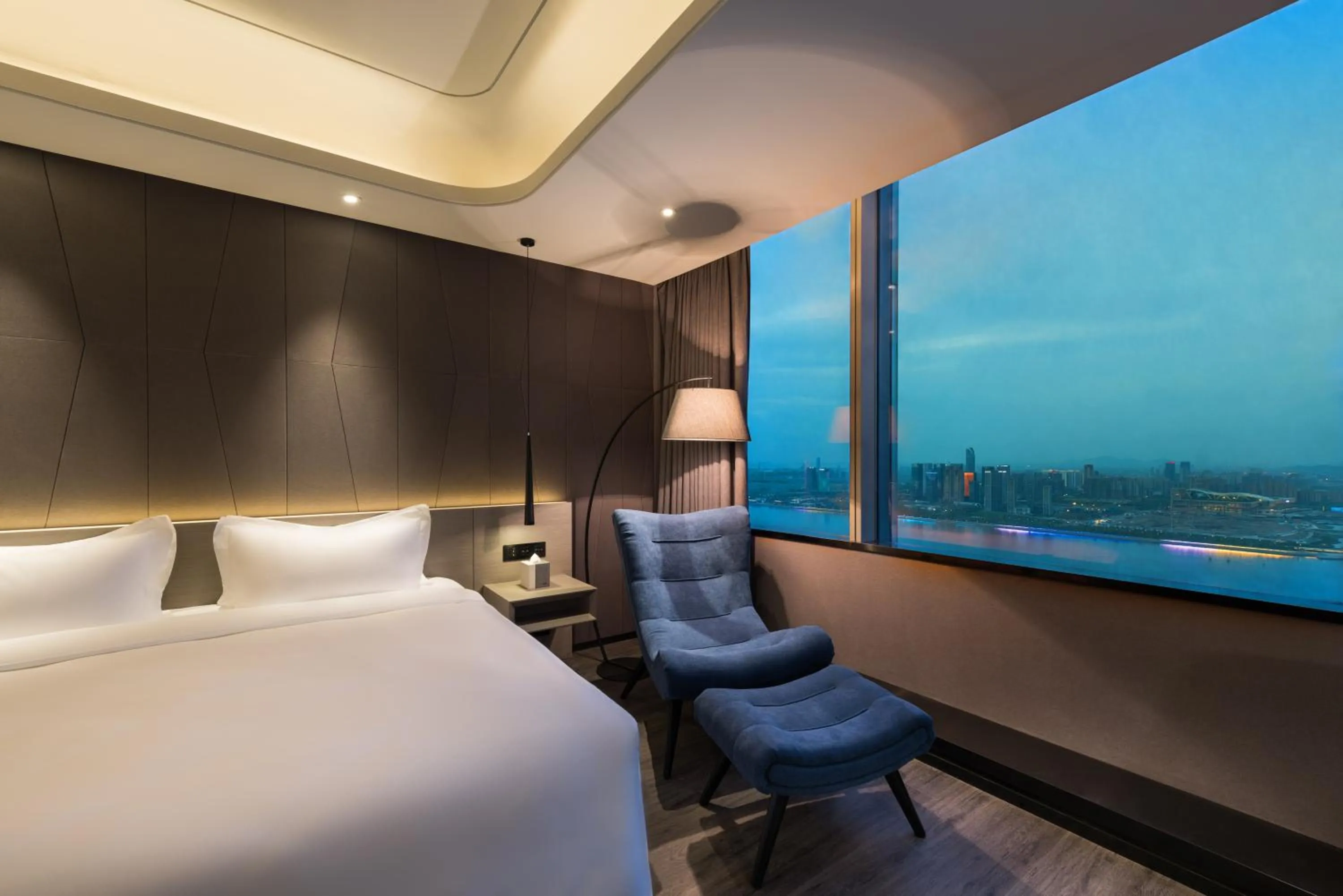 Bed in Mercure Hangzhou Qianjiang