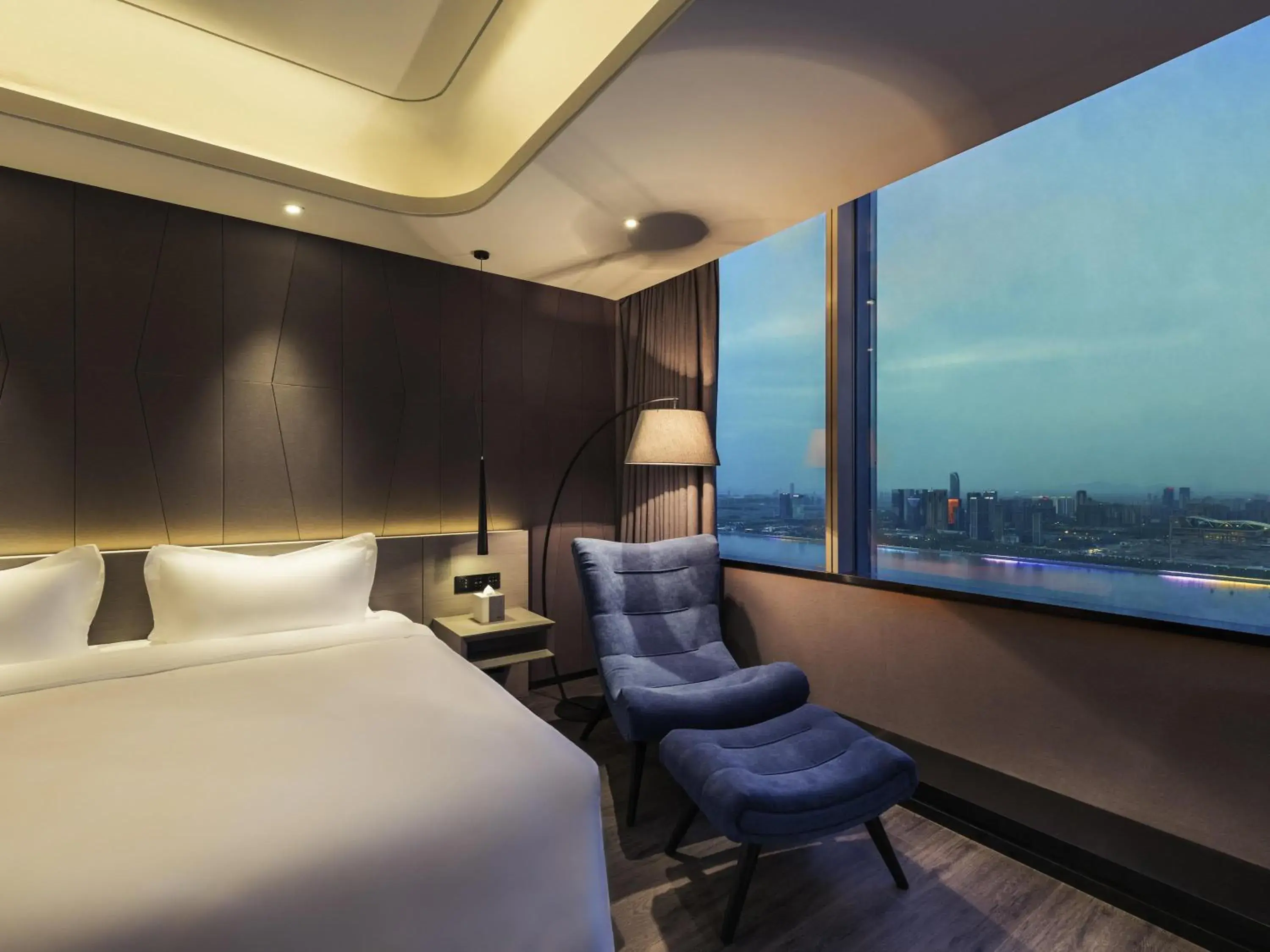 Deluxe Twin Room with City View in Mercure Hangzhou Qianjiang Deluxe Twin Room with City View in Mercure Hangzhou Qianjiang