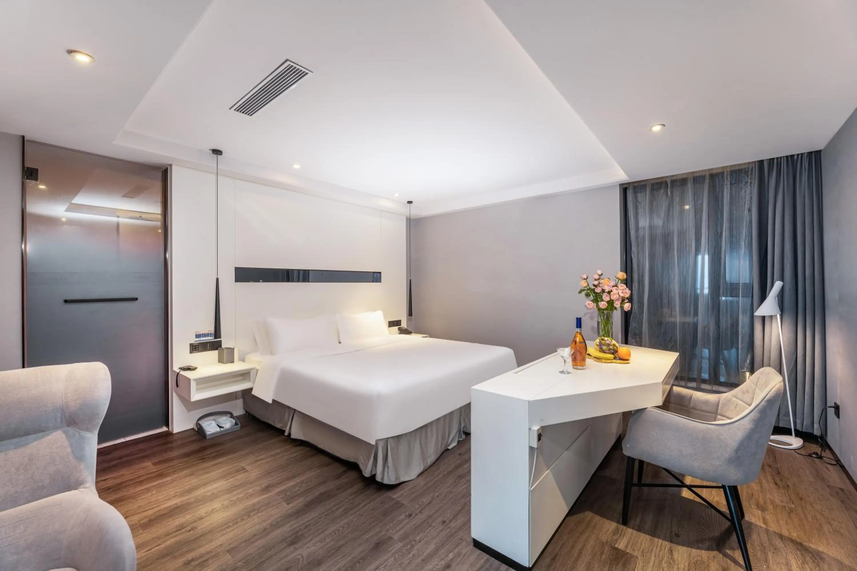Bathroom, Bed in Mercure Hangzhou Qianjiang