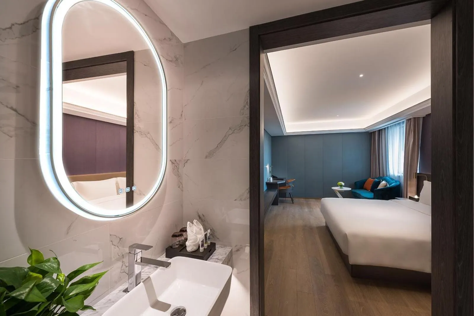 Bedroom, Bed in Mercure Shanghai NECC