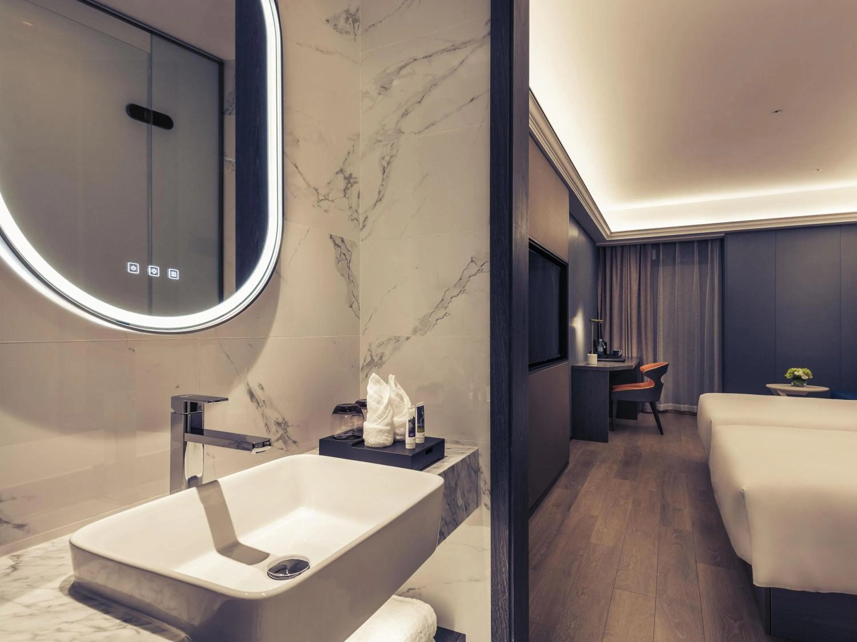 Bedroom, Bed in Mercure Shanghai NECC